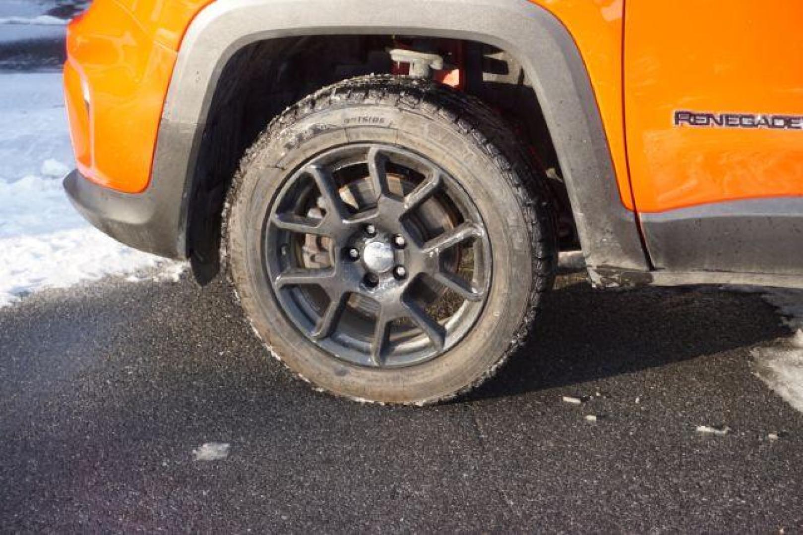 2020 Colorado Red Clearcoat /Black Jeep Renegade Latitude 4X4 (ZACNJBBBXLP) with an Tigershark MultiAir 2.4L I-4 variable valve contro engine, located at 312 Centre Ave, Schuylkill Haven, PA, 17972, (570) 593-5278, 40.638130, -76.177383 - Photo#4