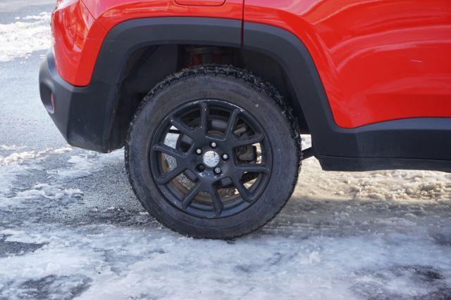 2020 Colorado Red Clearcoat /Black Jeep Renegade Latitude 4X4 (ZACNJBBBXLP) , located at 312 Centre Ave, Schuylkill Haven, PA, 17972, (570) 593-5278, 40.638130, -76.177383 - Photo#18
