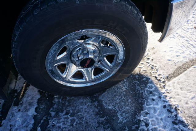 2014 Green and white /gray GMC Sierra 1500 sl (1GTN2TEC7EZ) , located at 312 Centre Ave, Schuylkill Haven, PA, 17972, (570) 593-5278, 40.638130, -76.177383 - Photo#15
