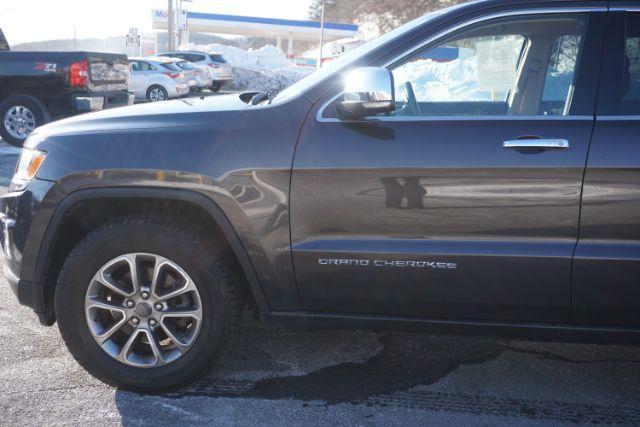 2014 Granite Crystal Metallic Clearcoat /Black/Light Frost Beige Jeep Grand Cherokee Limited (1C4RJFBG7EC) , located at 312 Centre Ave, Schuylkill Haven, PA, 17972, (570) 593-5278, 40.638130, -76.177383 - Photo#1