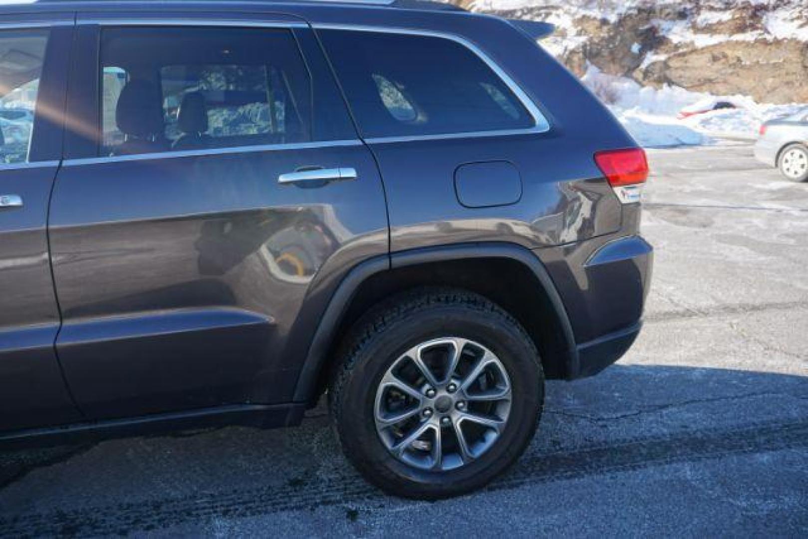 2014 Granite Crystal Metallic Clearcoat /Black/Light Frost Beige Jeep Grand Cherokee Limited (1C4RJFBG7EC) , located at 312 Centre Ave, Schuylkill Haven, PA, 17972, (570) 593-5278, 40.638130, -76.177383 - Photo#5