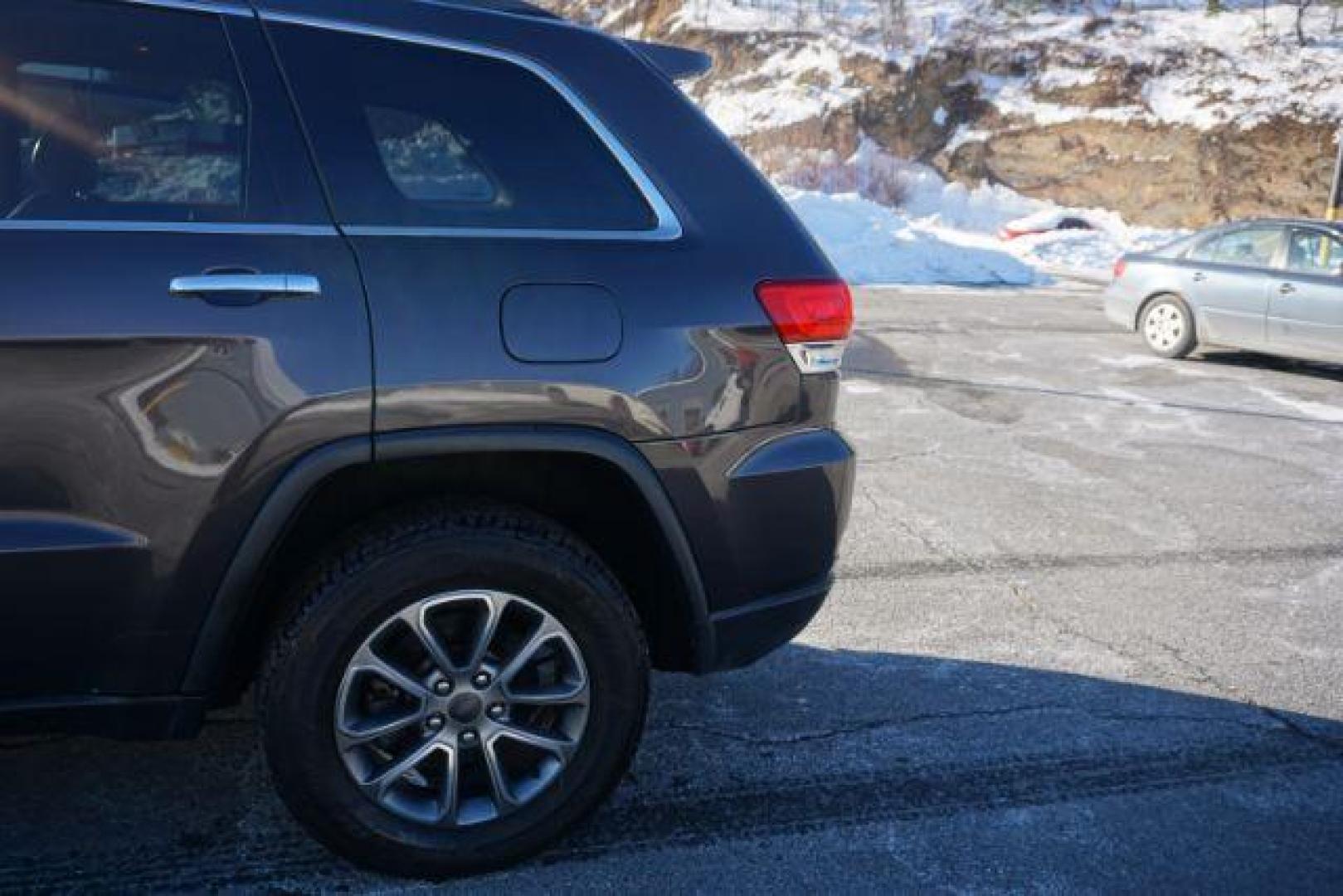2014 Granite Crystal Metallic Clearcoat /Black/Light Frost Beige Jeep Grand Cherokee Limited (1C4RJFBG7EC) , located at 312 Centre Ave, Schuylkill Haven, PA, 17972, (570) 593-5278, 40.638130, -76.177383 - Photo#7