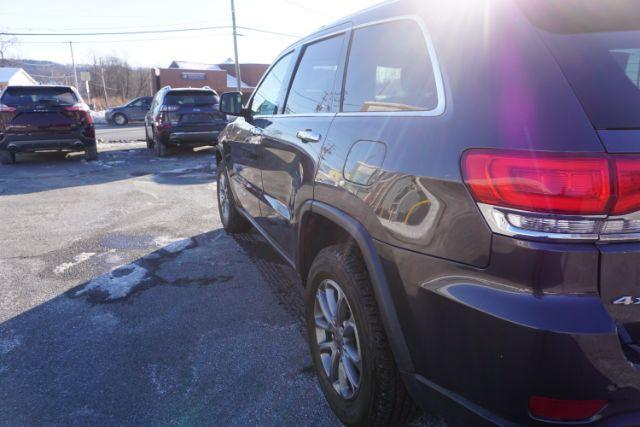 2014 Granite Crystal Metallic Clearcoat /Black/Light Frost Beige Jeep Grand Cherokee Limited (1C4RJFBG7EC) , located at 312 Centre Ave, Schuylkill Haven, PA, 17972, (570) 593-5278, 40.638130, -76.177383 - Photo#9
