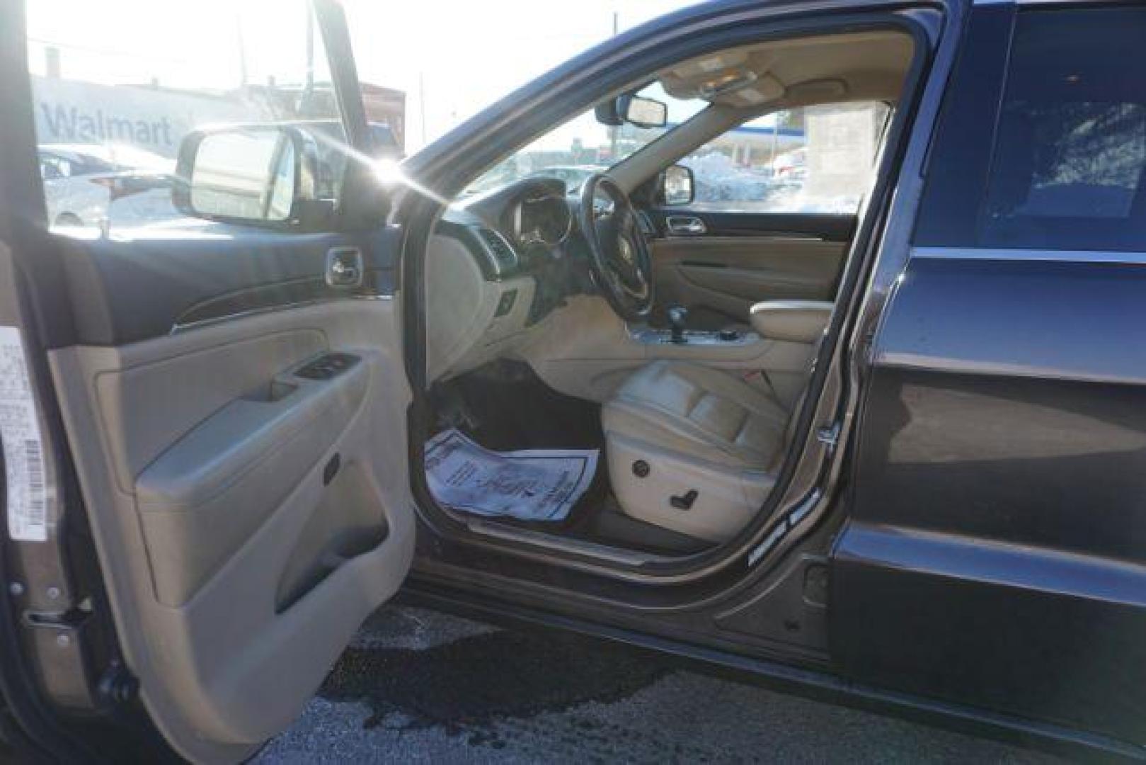 2014 Granite Crystal Metallic Clearcoat /Black/Light Frost Beige Jeep Grand Cherokee Limited (1C4RJFBG7EC) , located at 312 Centre Ave, Schuylkill Haven, PA, 17972, (570) 593-5278, 40.638130, -76.177383 - Photo#26