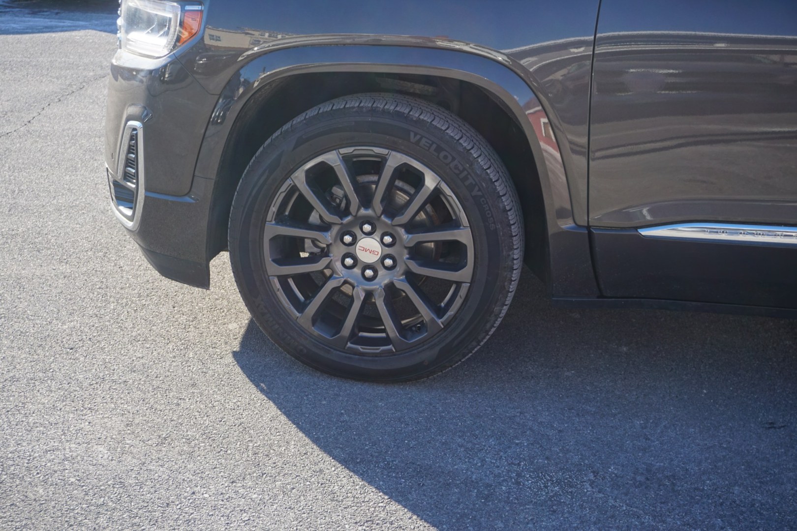 2020 Satin Steel Metallic /Dark Galvanized/Light Shale GMC ACADIA DENALI (1GKKNXLS7LZ) with an 3.6L V-6 gasoline direct injection engine, located at 312 Centre Ave, Schuylkill Haven, PA, 17972, (570) 593-5278, 40.638130, -76.177383 - Photo#4