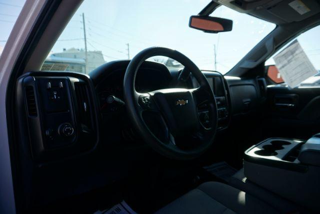 2018 Summit White /Dark Ash/Jet Black Chevrolet Silverado 1500 Custom (1GCVKPEC6JZ) with an EcoTec3 4.3L V-6 gasoline direct injection engine, located at 312 Centre Ave, Schuylkill Haven, PA, 17972, (570) 593-5278, 40.638130, -76.177383 - Photo#28