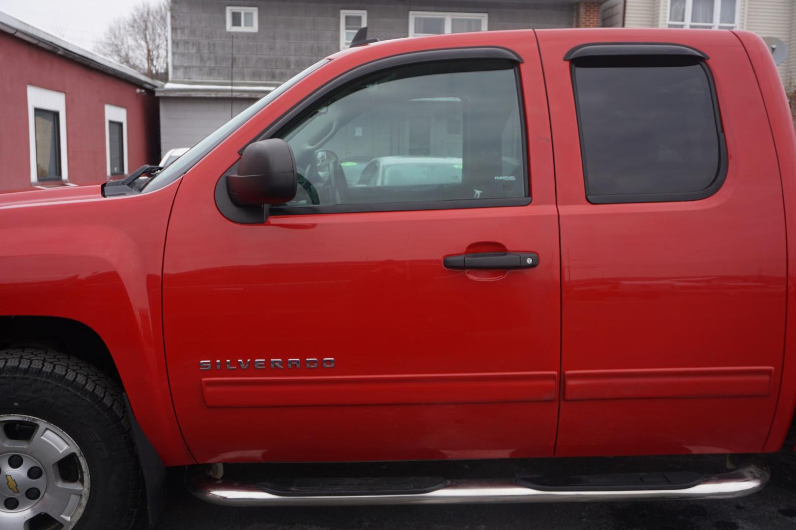 2013 Victory Red CHEVROLET SILVERADO 1500 LT (1GCRKSE78DZ) , located at 312 Centre Ave, Schuylkill Haven, PA, 17972, (570) 593-5278, 40.638130, -76.177383 - Photo#4