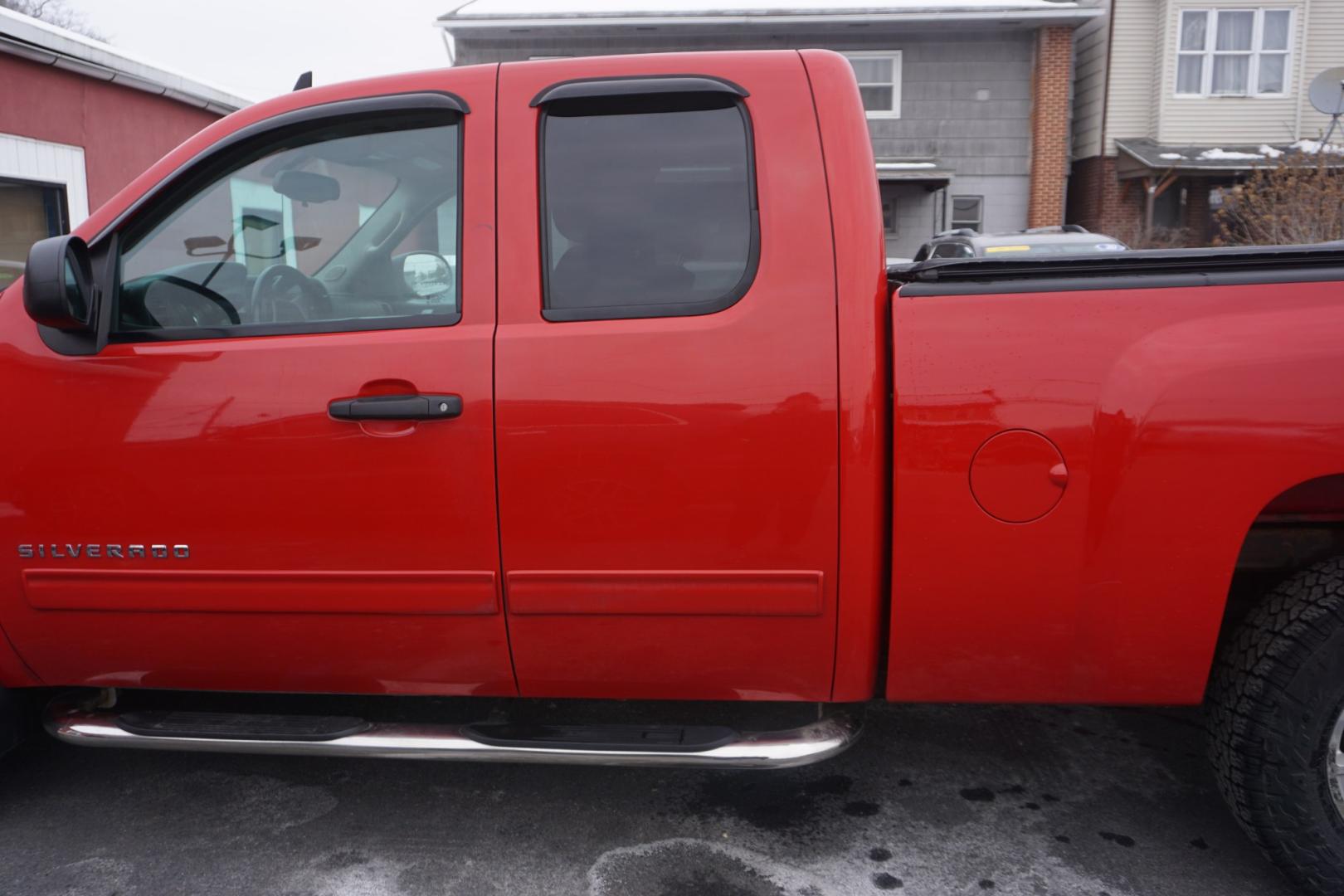 2013 Victory Red CHEVROLET SILVERADO 1500 LT (1GCRKSE78DZ) , located at 312 Centre Ave, Schuylkill Haven, PA, 17972, (570) 593-5278, 40.638130, -76.177383 - Photo#6