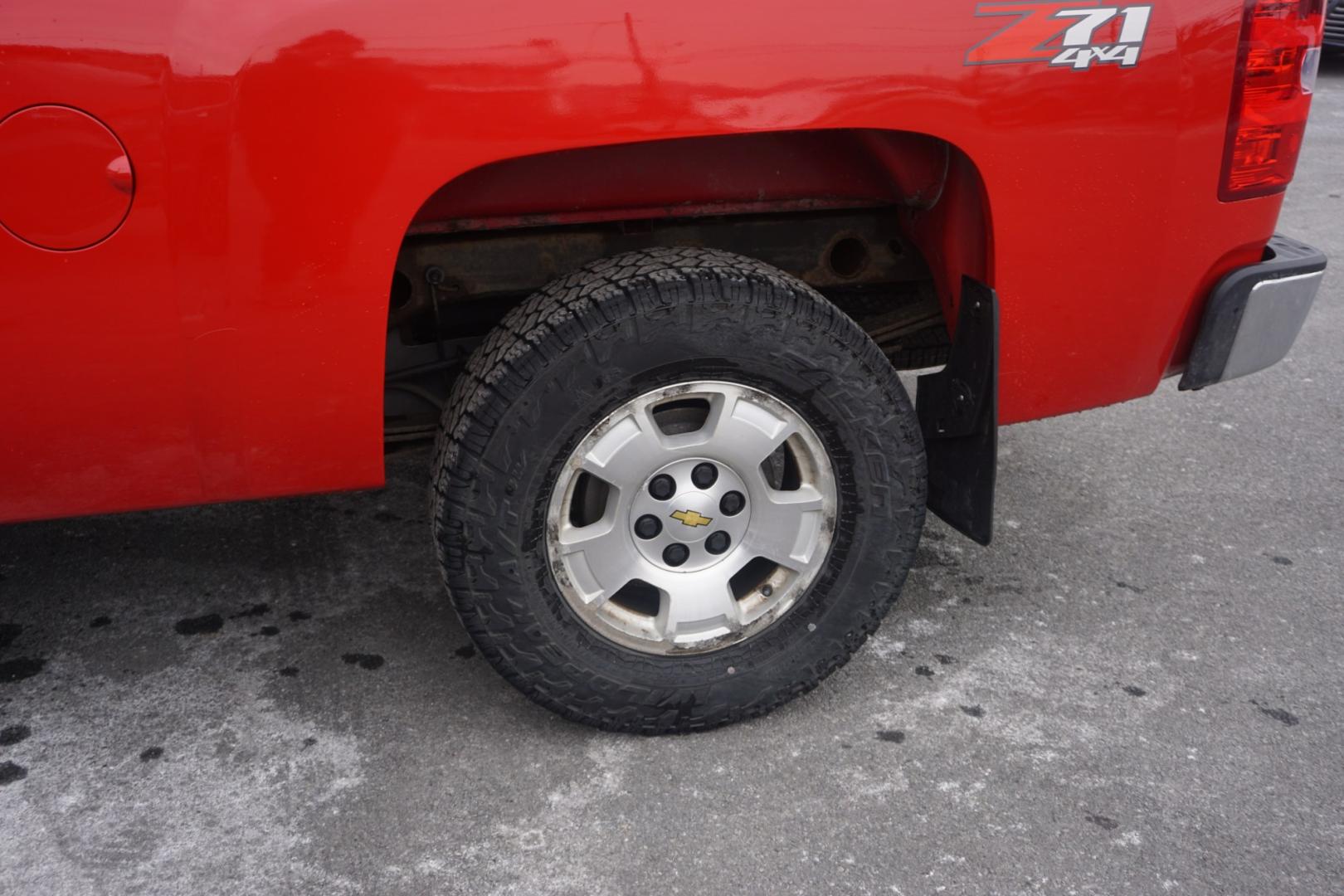 2013 Victory Red CHEVROLET SILVERADO 1500 LT (1GCRKSE78DZ) , located at 312 Centre Ave, Schuylkill Haven, PA, 17972, (570) 593-5278, 40.638130, -76.177383 - Photo#8