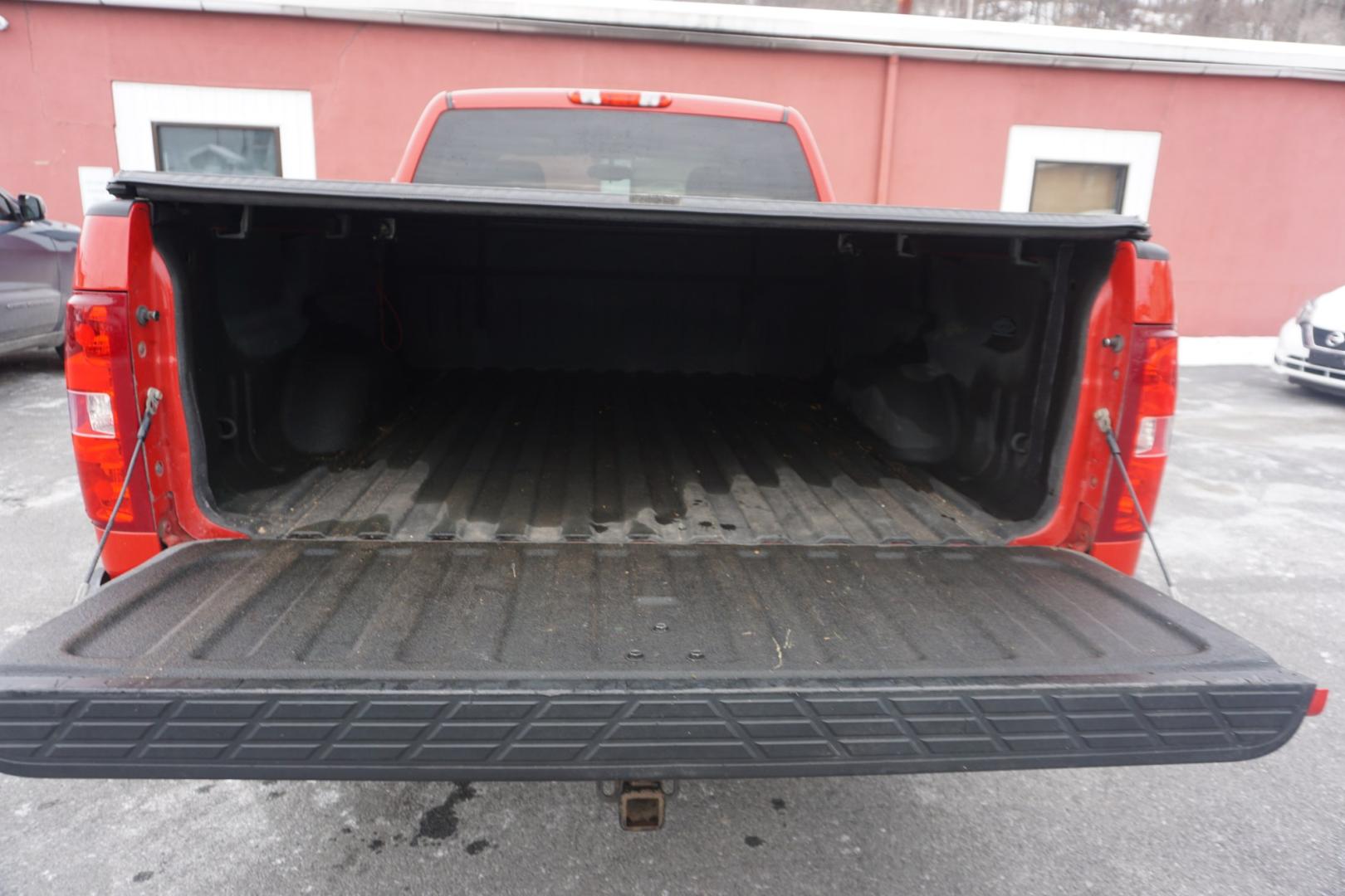 2013 Victory Red CHEVROLET SILVERADO 1500 LT (1GCRKSE78DZ) , located at 312 Centre Ave, Schuylkill Haven, PA, 17972, (570) 593-5278, 40.638130, -76.177383 - Photo#12