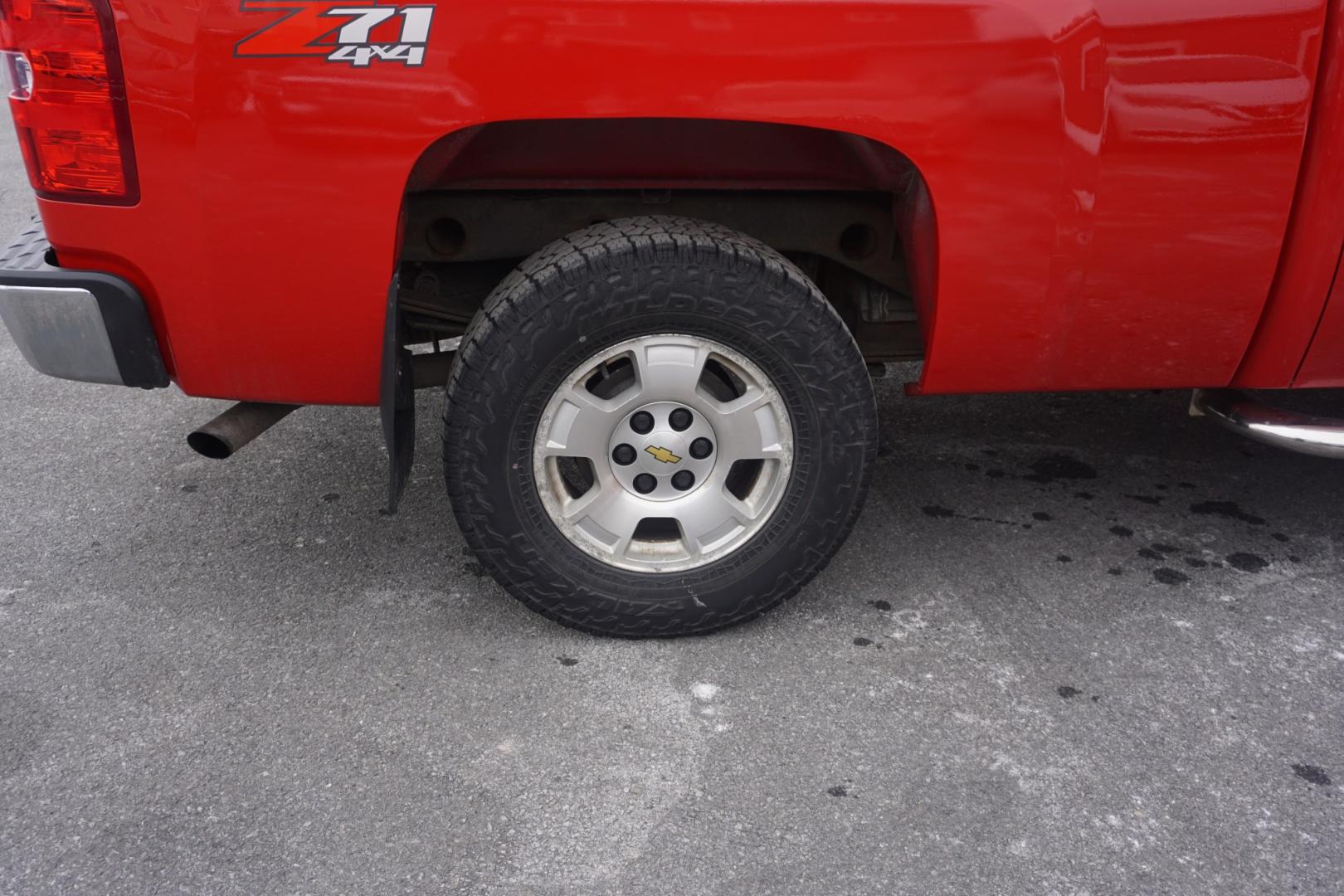 2013 Victory Red CHEVROLET SILVERADO 1500 LT (1GCRKSE78DZ) , located at 312 Centre Ave, Schuylkill Haven, PA, 17972, (570) 593-5278, 40.638130, -76.177383 - Photo#16