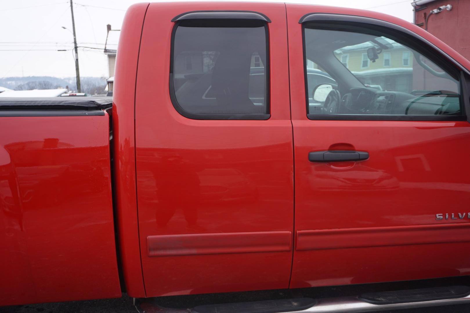 2013 Victory Red CHEVROLET SILVERADO 1500 LT (1GCRKSE78DZ) , located at 312 Centre Ave, Schuylkill Haven, PA, 17972, (570) 593-5278, 40.638130, -76.177383 - Photo#17