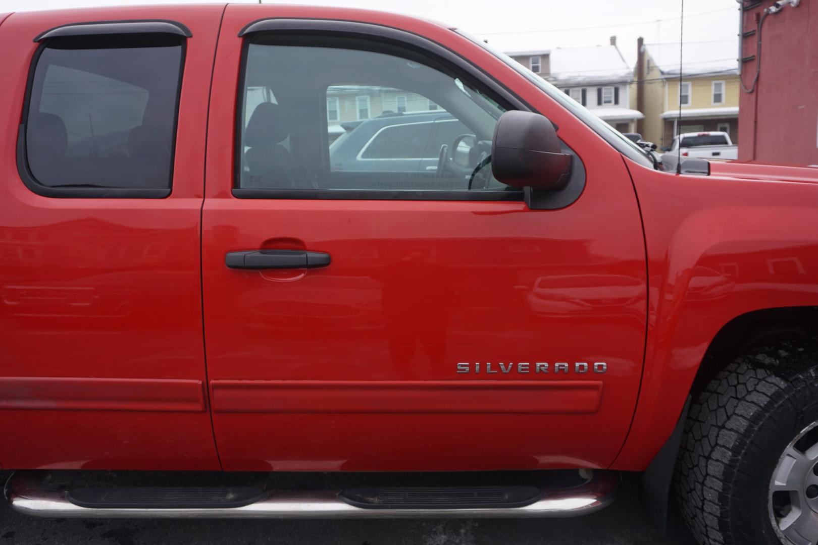2013 Victory Red CHEVROLET SILVERADO 1500 LT (1GCRKSE78DZ) , located at 312 Centre Ave, Schuylkill Haven, PA, 17972, (570) 593-5278, 40.638130, -76.177383 - Photo#19