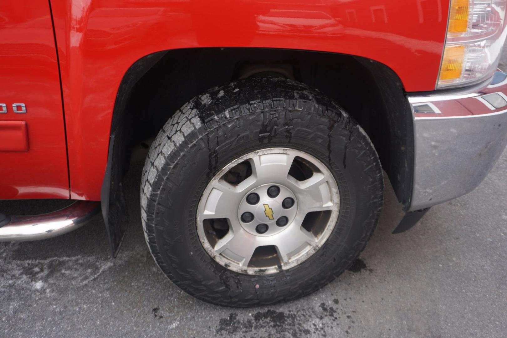 2013 Victory Red CHEVROLET SILVERADO 1500 LT (1GCRKSE78DZ) , located at 312 Centre Ave, Schuylkill Haven, PA, 17972, (570) 593-5278, 40.638130, -76.177383 - Photo#21