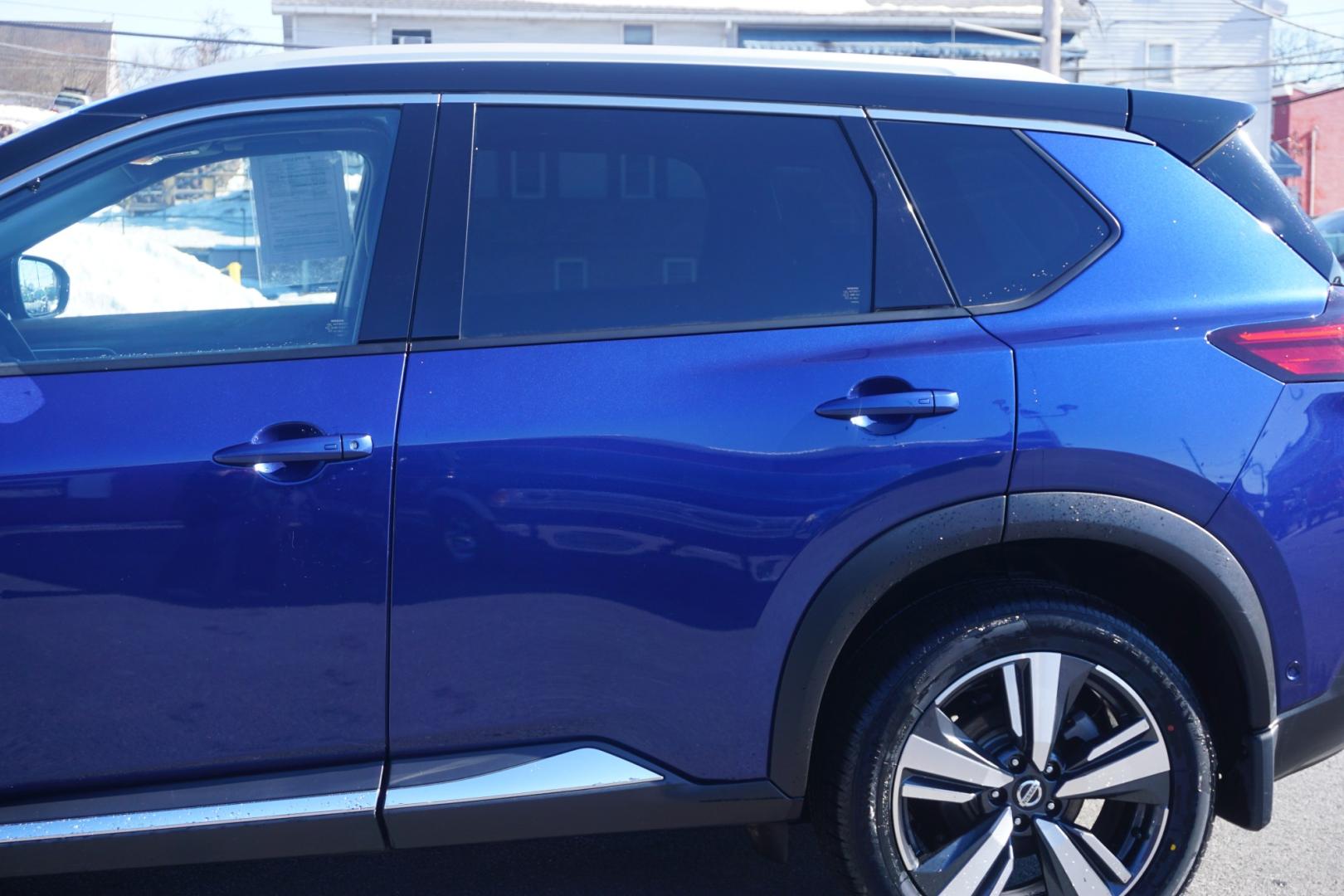 2021 CASPIAN BLUE METALLI NISSAN ROGUE PLATINUM (JN8AT3DDXMW) with an 2.5L I4 engine, CVT transmission, located at 312 Centre Ave, Schuylkill Haven, PA, 17972, (570) 593-5278, 40.638130, -76.177383- Photo#6