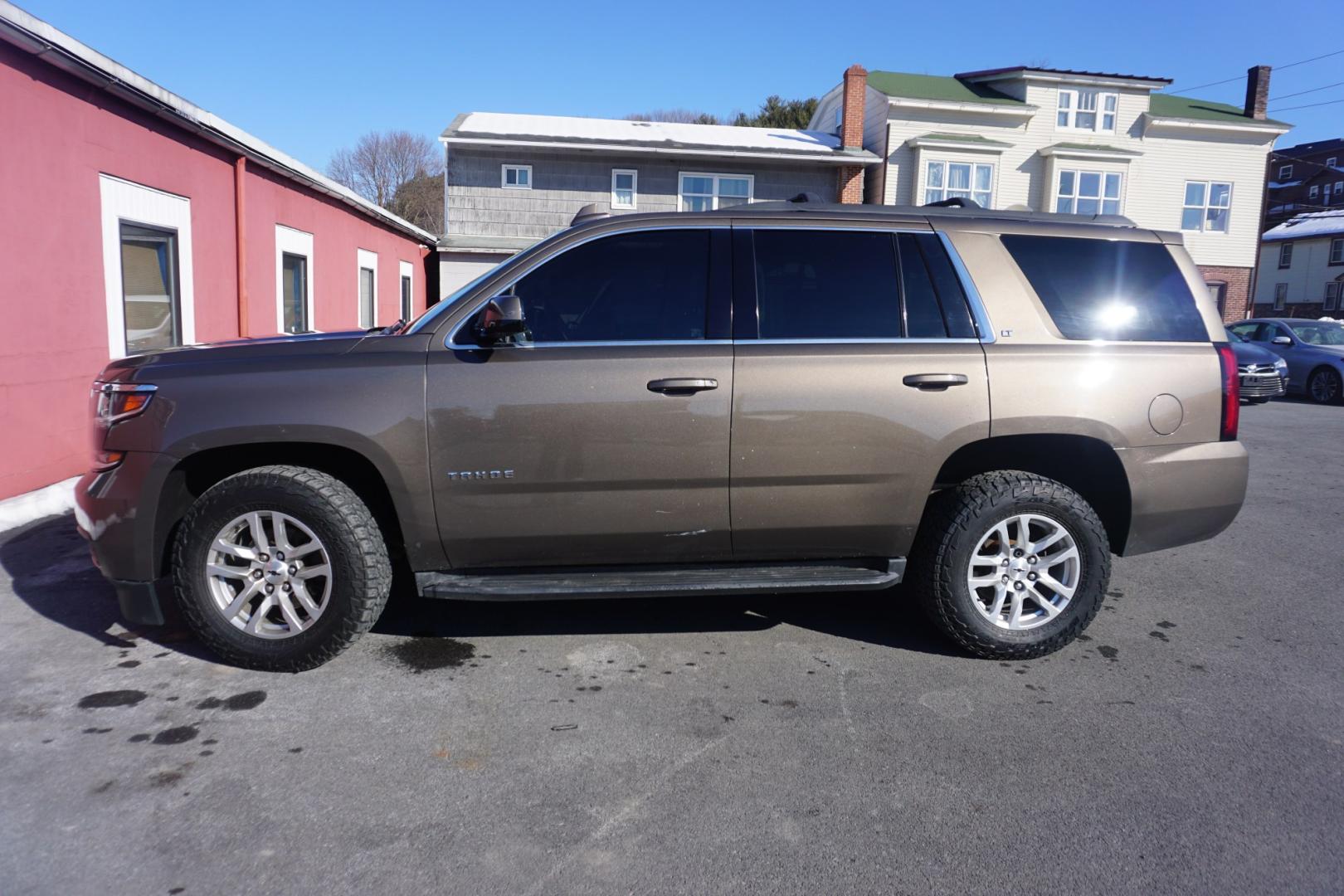 2016 BROWNSTONE METALLIC CHEVROLET TAHOE LT (1GNSKBKC6GR) with an 5.3L V8 engine, AUTOMATIC transmission, located at 312 Centre Ave, Schuylkill Haven, PA, 17972, (570) 593-5278, 40.638130, -76.177383- Photo#0