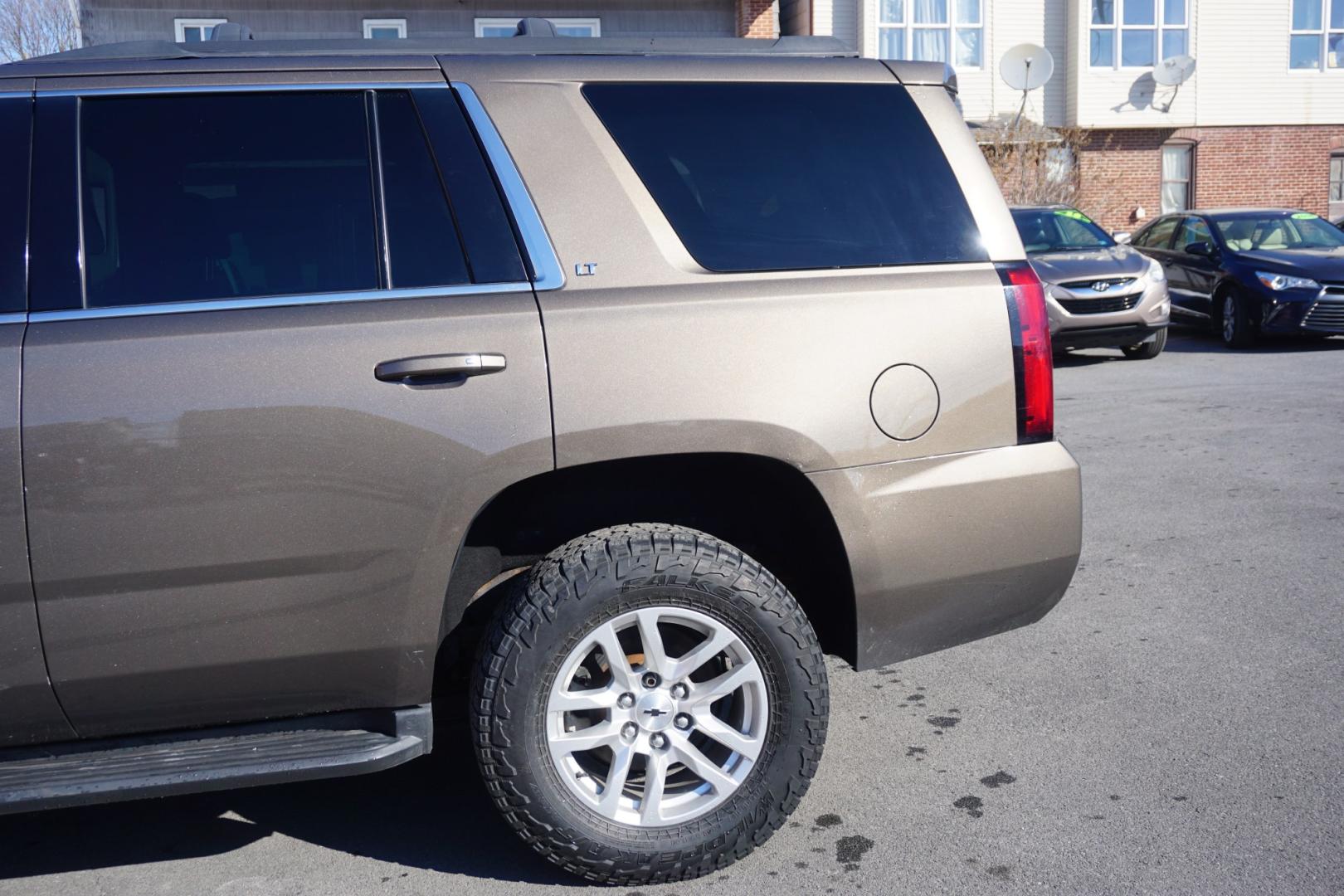 2016 BROWNSTONE METALLIC CHEVROLET TAHOE LT (1GNSKBKC6GR) with an 5.3L V8 engine, AUTOMATIC transmission, located at 312 Centre Ave, Schuylkill Haven, PA, 17972, (570) 593-5278, 40.638130, -76.177383- Photo#5