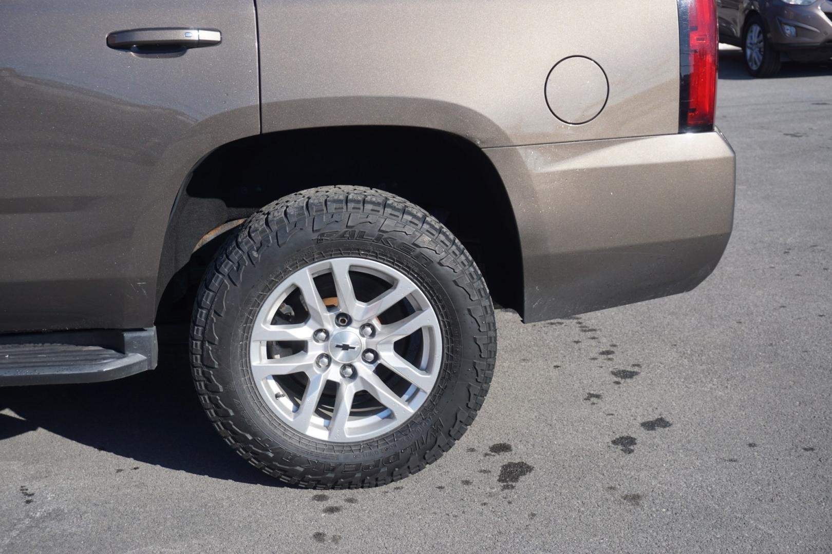 2016 BROWNSTONE METALLIC CHEVROLET TAHOE LT (1GNSKBKC6GR) with an 5.3L V8 engine, AUTOMATIC transmission, located at 312 Centre Ave, Schuylkill Haven, PA, 17972, (570) 593-5278, 40.638130, -76.177383- Photo#8