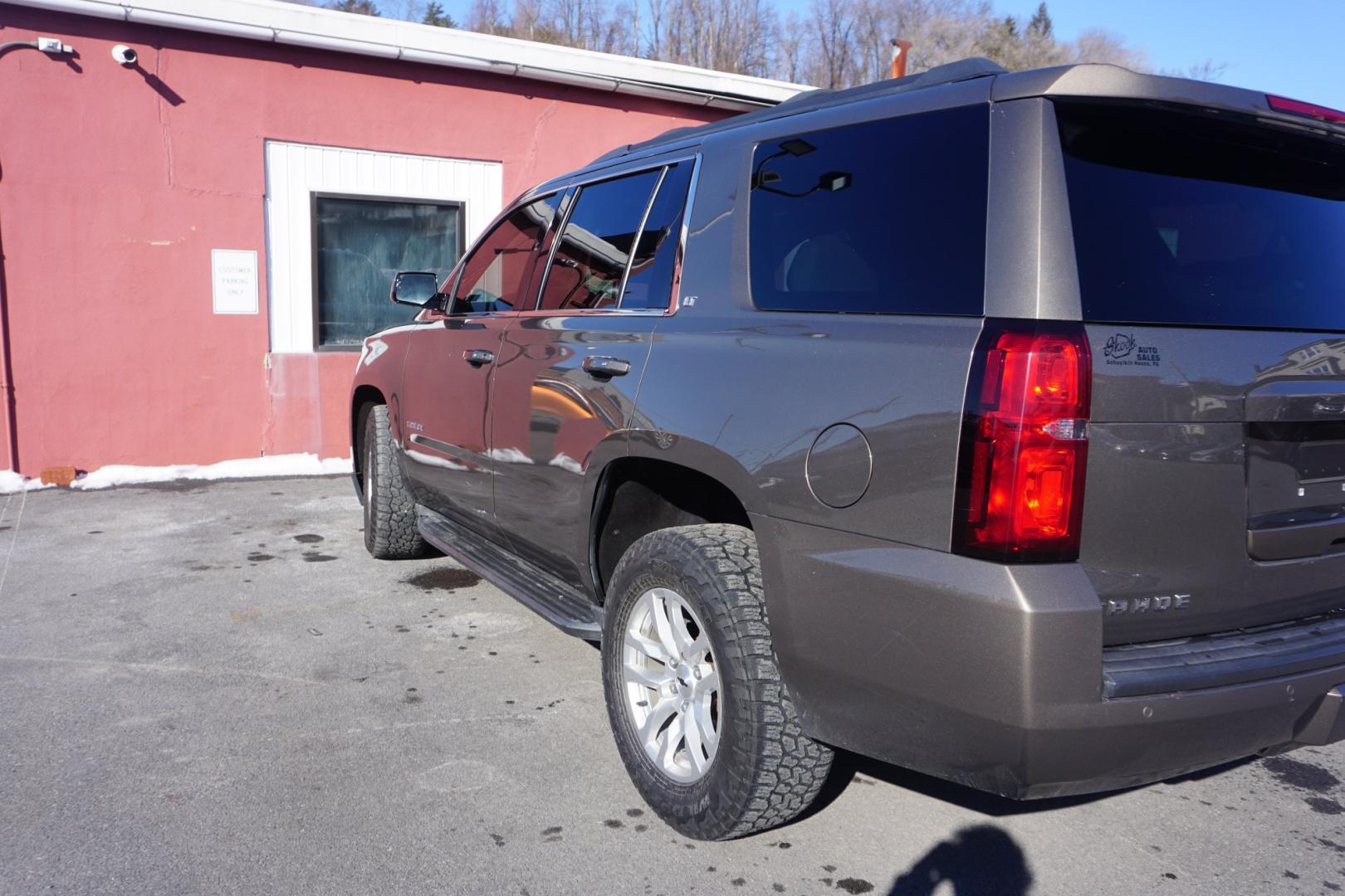 2016 Brownstone Metallic /Cocoa/Dune CHEVROLET TAHOE LT (1GNSKBKC6GR) with an EcoTec3 5.3L V-8 gasoline direct injection engine, located at 312 Centre Ave, Schuylkill Haven, PA, 17972, (570) 593-5278, 40.638130, -76.177383 - Photo#9