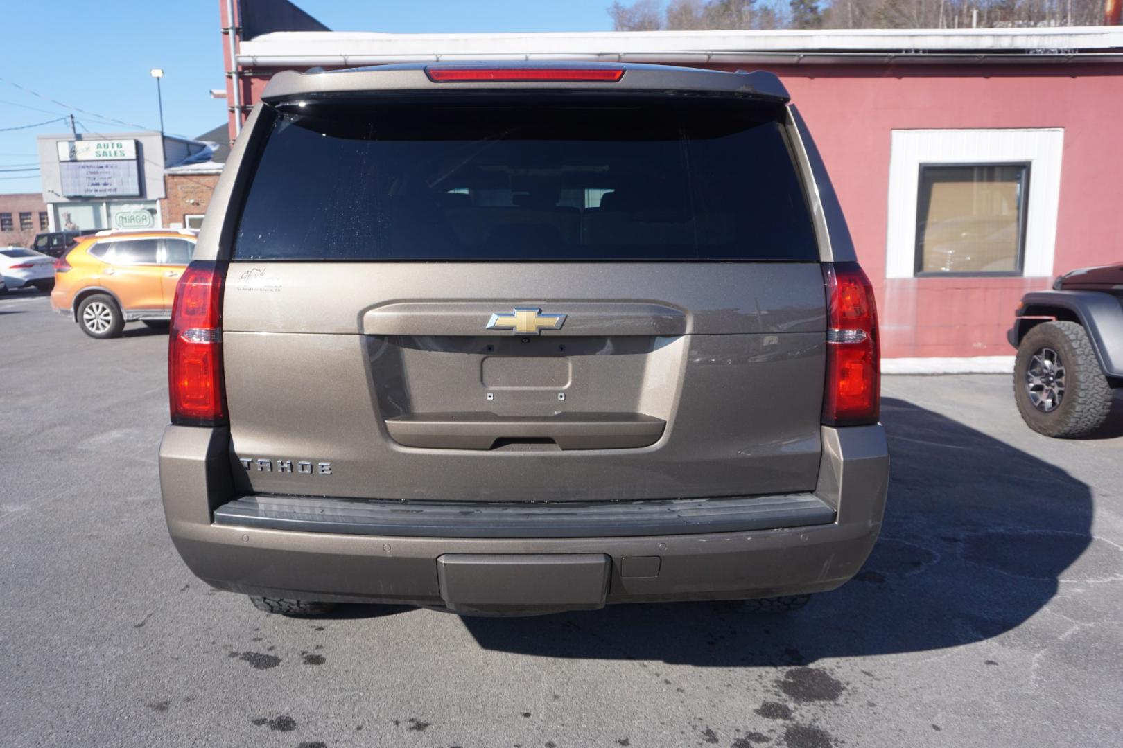 2016 BROWNSTONE METALLIC CHEVROLET TAHOE LT (1GNSKBKC6GR) with an 5.3L V8 engine, AUTOMATIC transmission, located at 312 Centre Ave, Schuylkill Haven, PA, 17972, (570) 593-5278, 40.638130, -76.177383- Photo#10