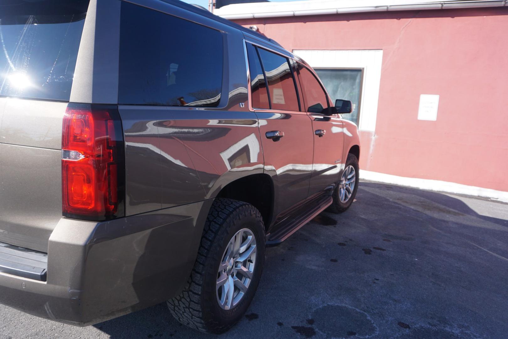 2016 BROWNSTONE METALLIC CHEVROLET TAHOE LT (1GNSKBKC6GR) with an 5.3L V8 engine, AUTOMATIC transmission, located at 312 Centre Ave, Schuylkill Haven, PA, 17972, (570) 593-5278, 40.638130, -76.177383- Photo#13
