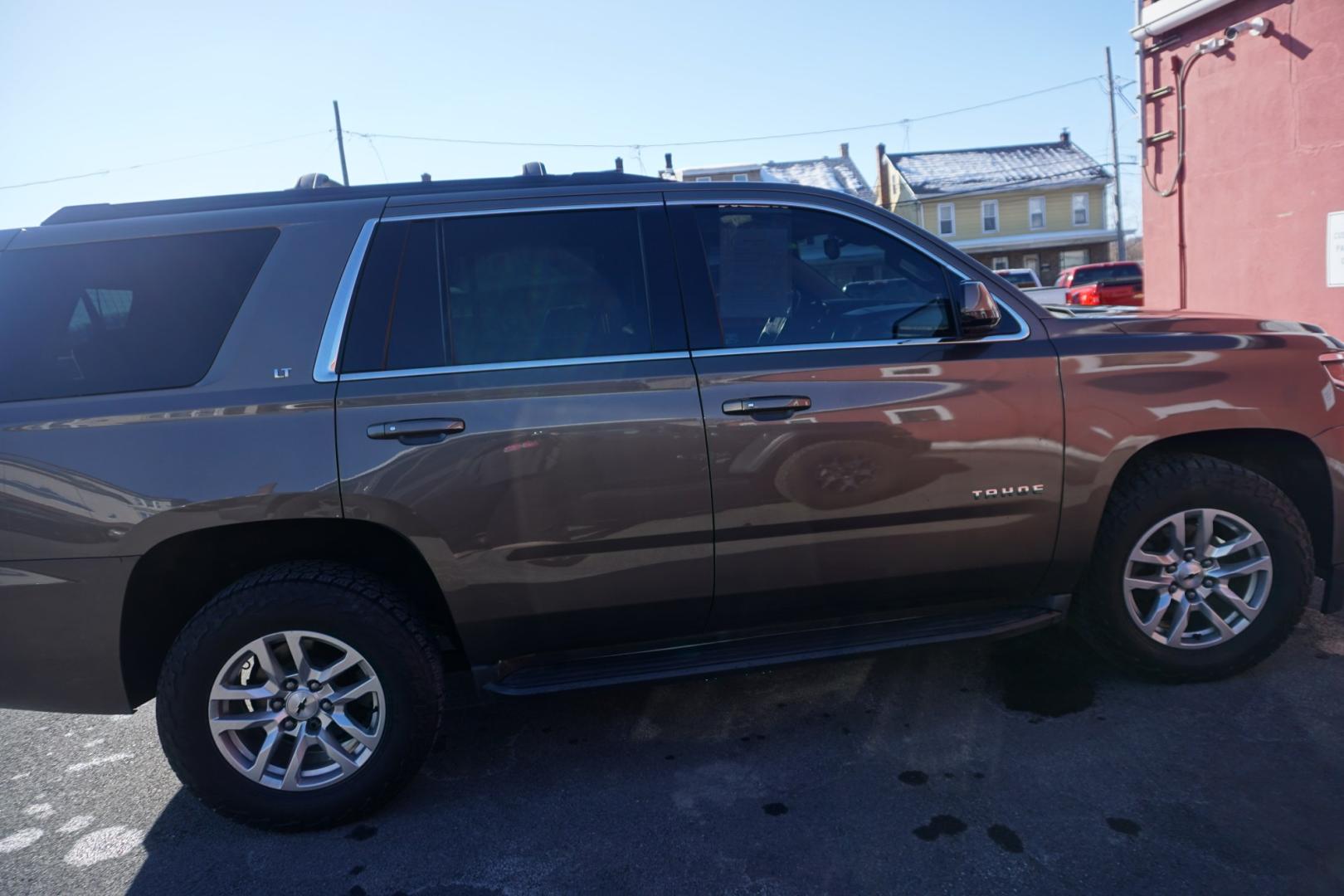 2016 Brownstone Metallic /Cocoa/Dune CHEVROLET TAHOE LT (1GNSKBKC6GR) with an EcoTec3 5.3L V-8 gasoline direct injection engine, located at 312 Centre Ave, Schuylkill Haven, PA, 17972, (570) 593-5278, 40.638130, -76.177383 - Photo#14