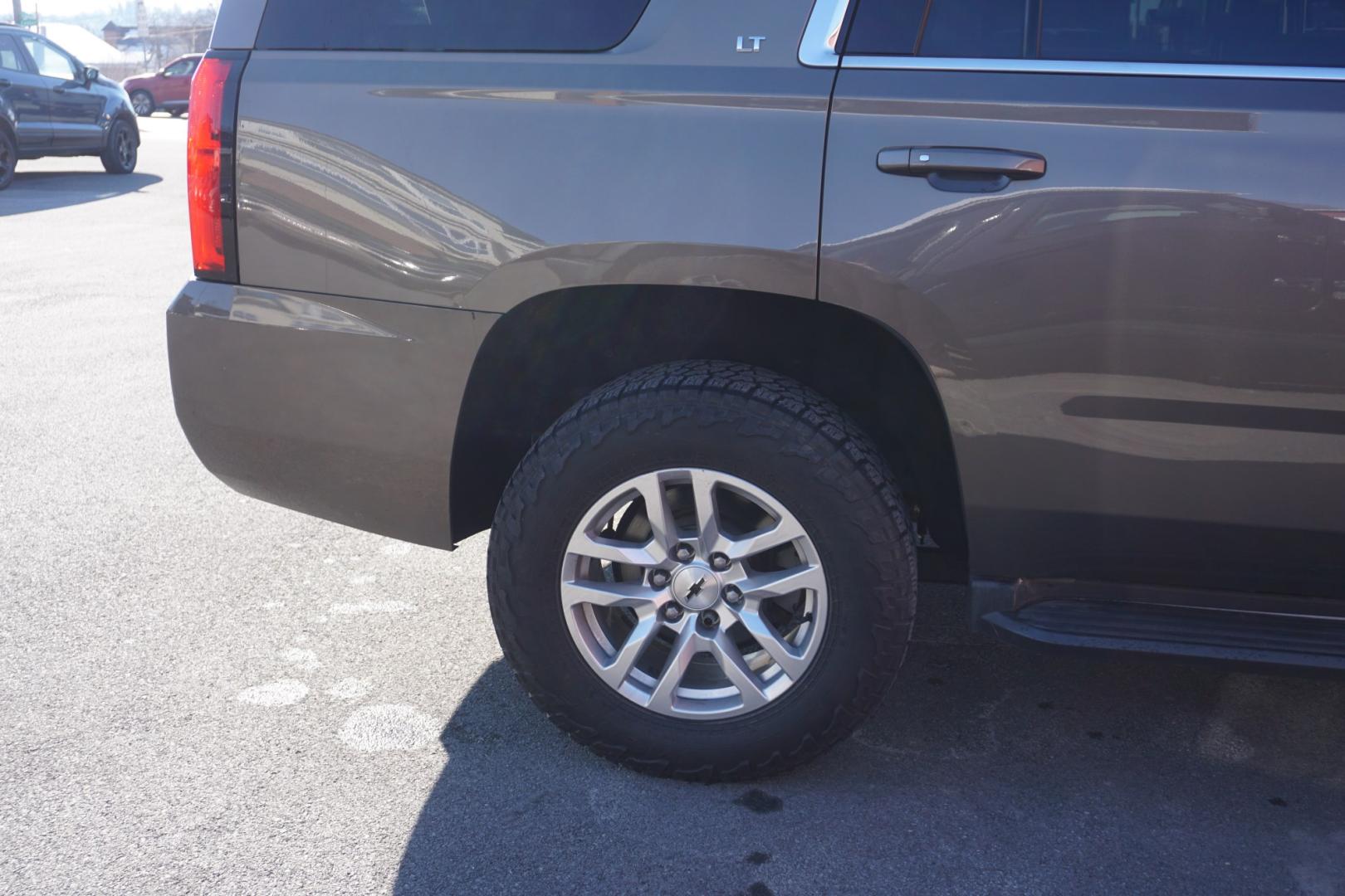 2016 Brownstone Metallic /Cocoa/Dune CHEVROLET TAHOE LT (1GNSKBKC6GR) with an EcoTec3 5.3L V-8 gasoline direct injection engine, located at 312 Centre Ave, Schuylkill Haven, PA, 17972, (570) 593-5278, 40.638130, -76.177383 - Photo#17