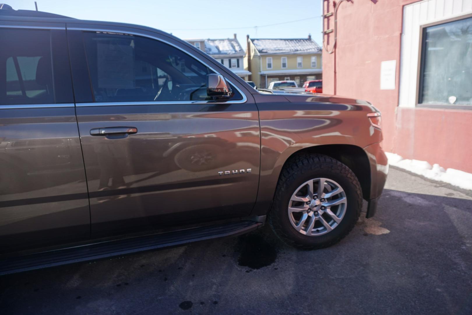 2016 BROWNSTONE METALLIC CHEVROLET TAHOE LT (1GNSKBKC6GR) with an 5.3L V8 engine, AUTOMATIC transmission, located at 312 Centre Ave, Schuylkill Haven, PA, 17972, (570) 593-5278, 40.638130, -76.177383- Photo#19