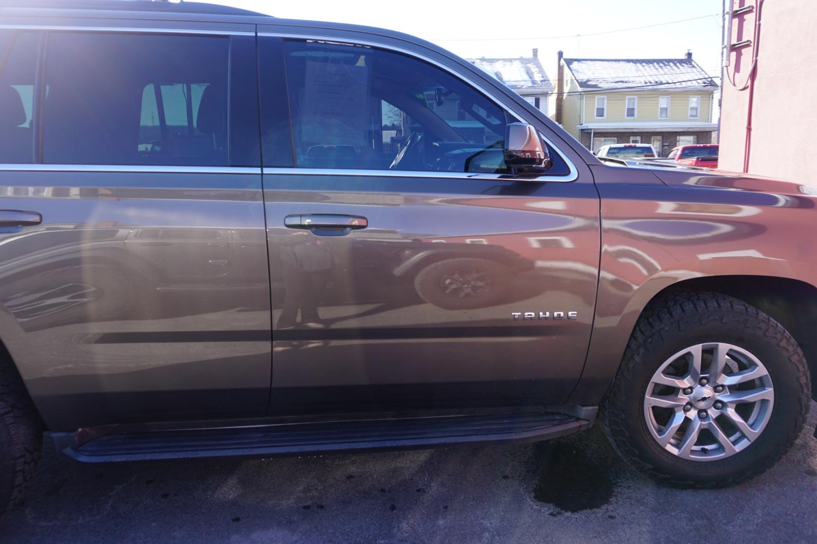 2016 BROWNSTONE METALLIC CHEVROLET TAHOE LT (1GNSKBKC6GR) with an 5.3L V8 engine, AUTOMATIC transmission, located at 312 Centre Ave, Schuylkill Haven, PA, 17972, (570) 593-5278, 40.638130, -76.177383- Photo#20