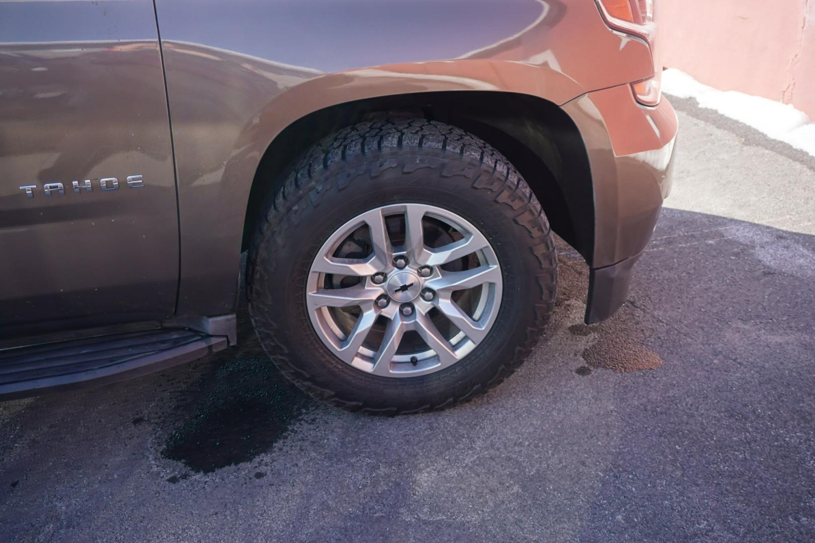 2016 Brownstone Metallic /Cocoa/Dune CHEVROLET TAHOE LT (1GNSKBKC6GR) with an EcoTec3 5.3L V-8 gasoline direct injection engine, located at 312 Centre Ave, Schuylkill Haven, PA, 17972, (570) 593-5278, 40.638130, -76.177383 - Photo#22