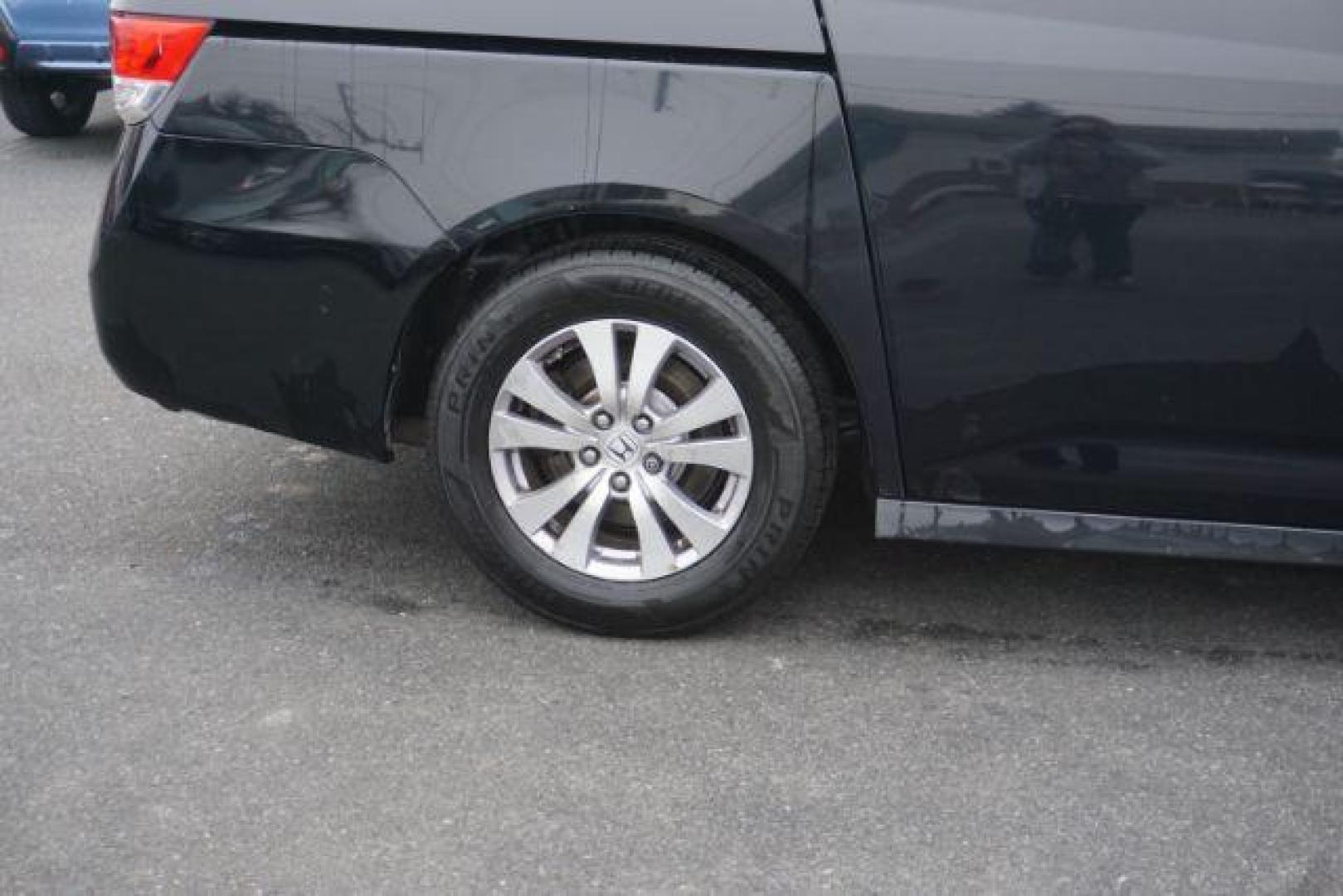 2015 Crystal Black Pearl /Gray Honda Odyssey EX-L (5FNRL5H60FB) with an 3.5L V-6 i-VTEC variable valve control engine, located at 312 Centre Ave, Schuylkill Haven, PA, 17972, (570) 593-5278, 40.638130, -76.177383 - Photo#16