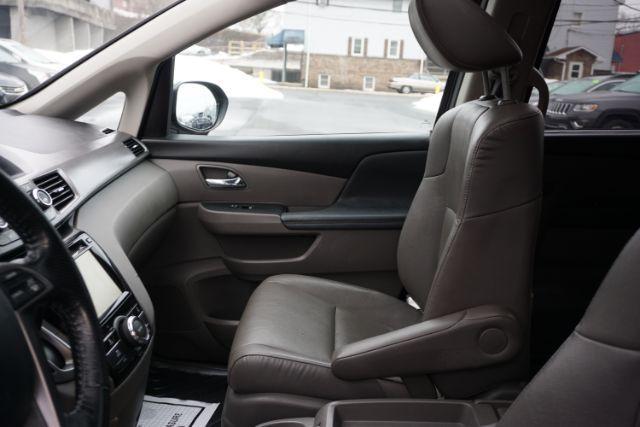 2015 Crystal Black Pearl /Gray Honda Odyssey EX-L (5FNRL5H60FB) with an 3.5L V-6 i-VTEC variable valve control engine, located at 312 Centre Ave, Schuylkill Haven, PA, 17972, (570) 593-5278, 40.638130, -76.177383 - Photo#27