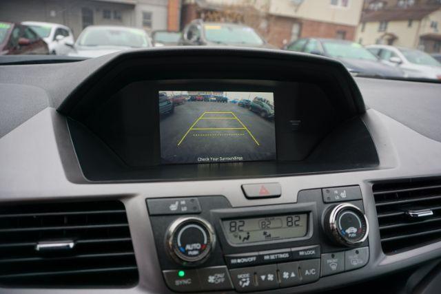 2015 Crystal Black Pearl /Gray Honda Odyssey EX-L (5FNRL5H60FB) with an 3.5L V-6 i-VTEC variable valve control engine, located at 312 Centre Ave, Schuylkill Haven, PA, 17972, (570) 593-5278, 40.638130, -76.177383 - Photo#32