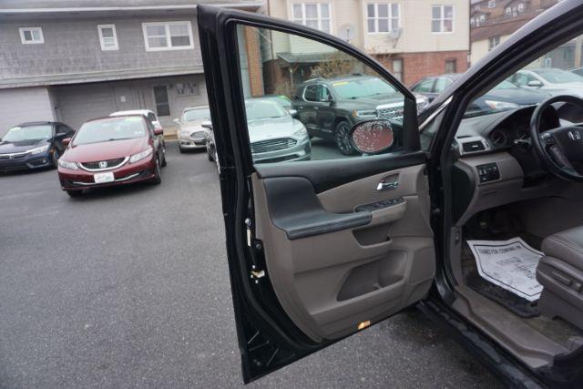 2015 Crystal Black Pearl /Gray Honda Odyssey EX-L (5FNRL5H60FB) with an 3.5L V-6 i-VTEC variable valve control engine, located at 312 Centre Ave, Schuylkill Haven, PA, 17972, (570) 593-5278, 40.638130, -76.177383 - Photo#35