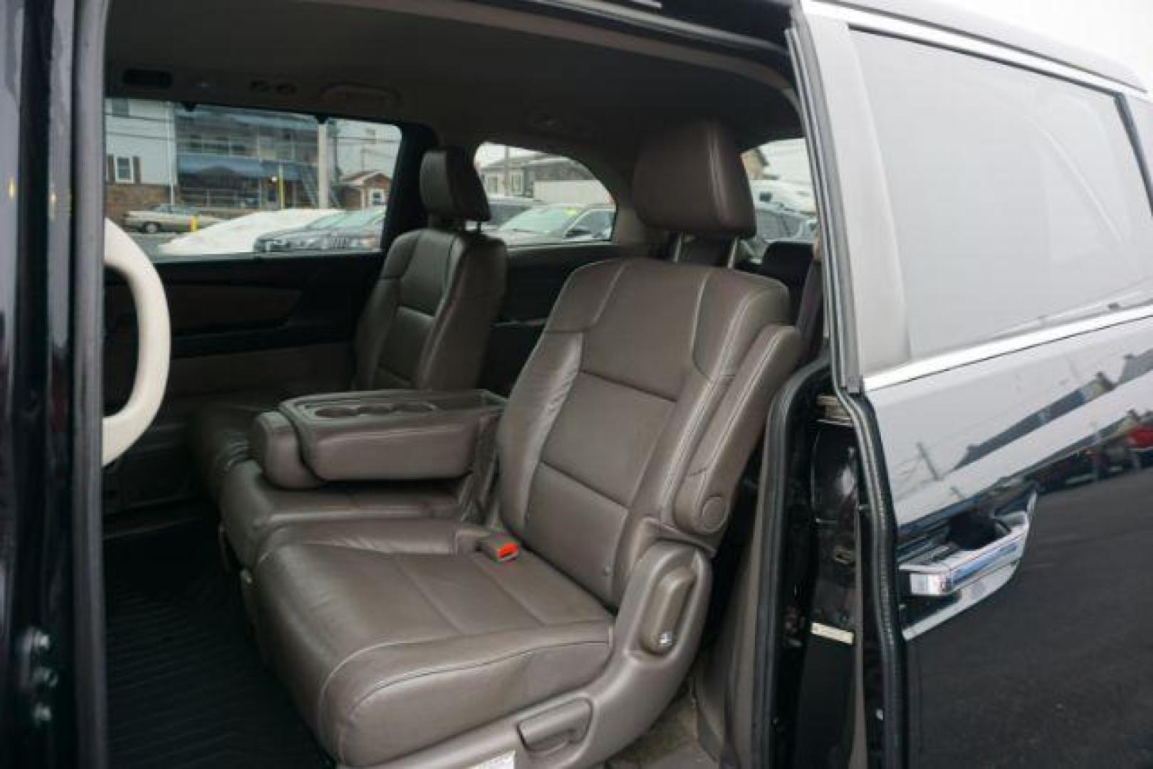 2015 Crystal Black Pearl /Gray Honda Odyssey EX-L (5FNRL5H60FB) with an 3.5L V-6 i-VTEC variable valve control engine, located at 312 Centre Ave, Schuylkill Haven, PA, 17972, (570) 593-5278, 40.638130, -76.177383 - Photo#36