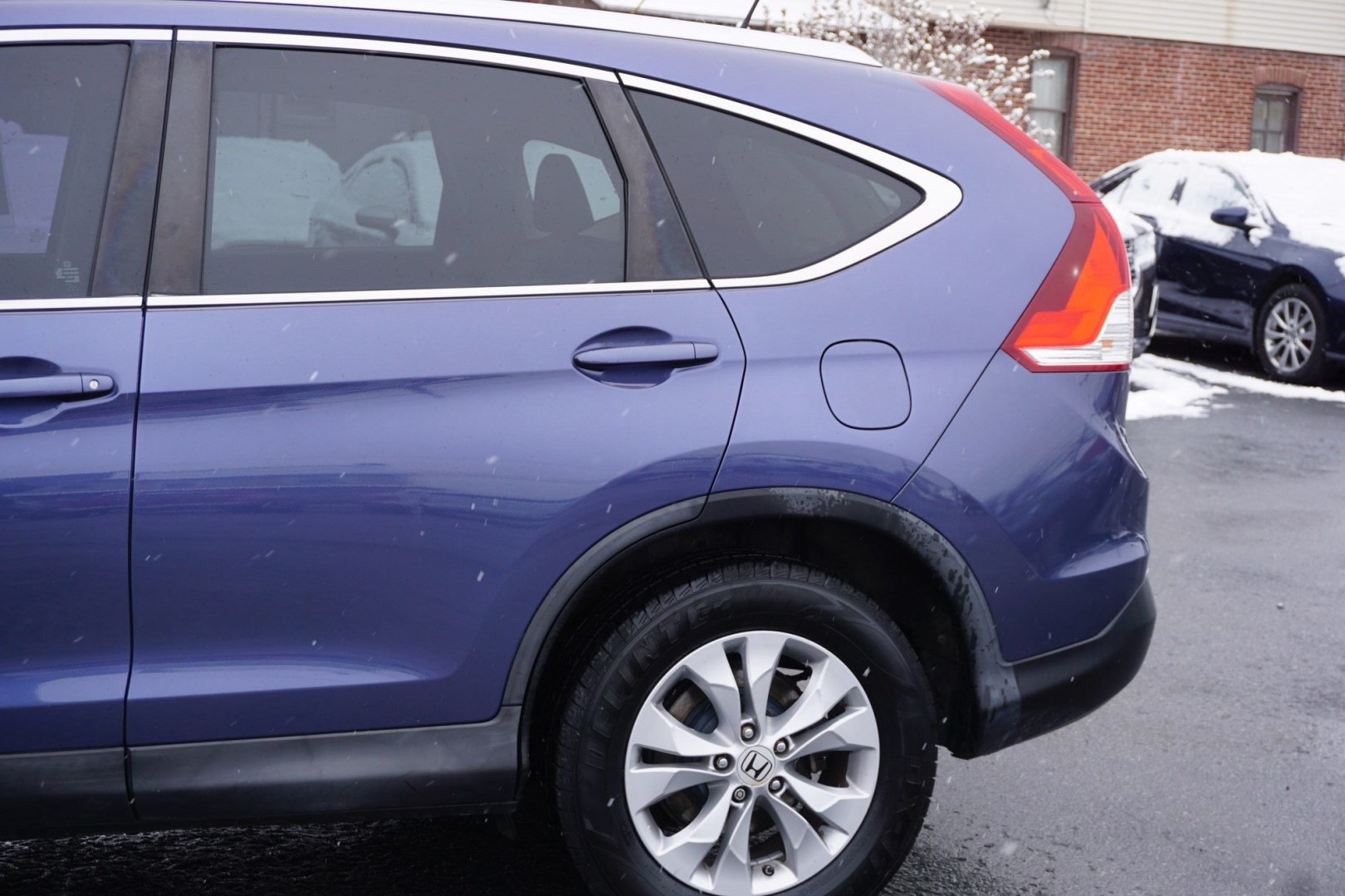 2013 Twilight Blue Metallic /Beige HONDA CR-V EX-L (2HKRM4H77DH) with an 2.4L I-4 DOHC engine, located at 312 Centre Ave, Schuylkill Haven, PA, 17972, (570) 593-5278, 40.638130, -76.177383 - Photo#4