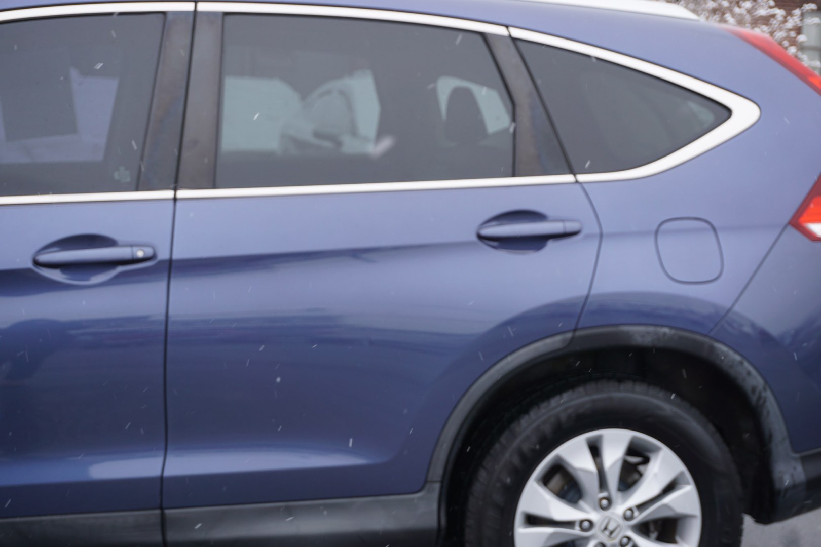 2013 Twilight Blue Metallic /Beige HONDA CR-V EX-L (2HKRM4H77DH) with an 2.4L I-4 DOHC engine, located at 312 Centre Ave, Schuylkill Haven, PA, 17972, (570) 593-5278, 40.638130, -76.177383 - Photo#5