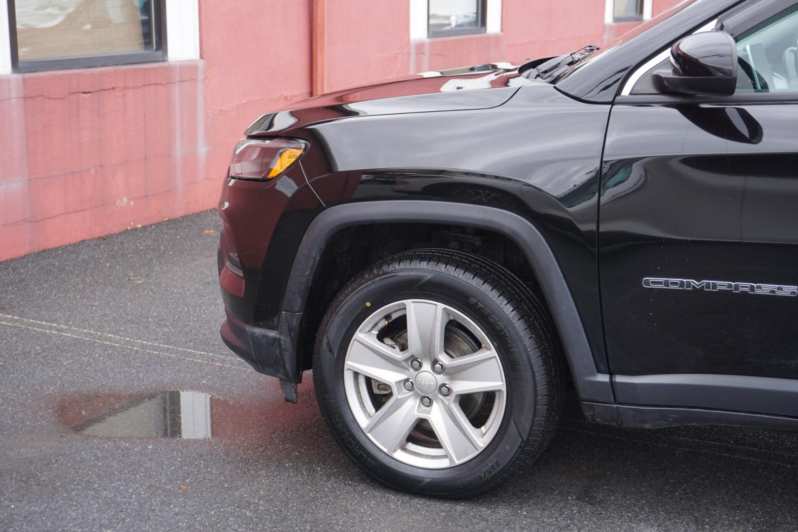 2022 Diamond Black Crystal Pearlcoat /Black JEEP COMPASS LATITUDE (3C4NJDBB5NT) with an MultiAir2 Tigershark 2.4L I-4 variable valve contr engine, located at 312 Centre Ave, Schuylkill Haven, PA, 17972, (570) 593-5278, 40.638130, -76.177383 - Photo#2