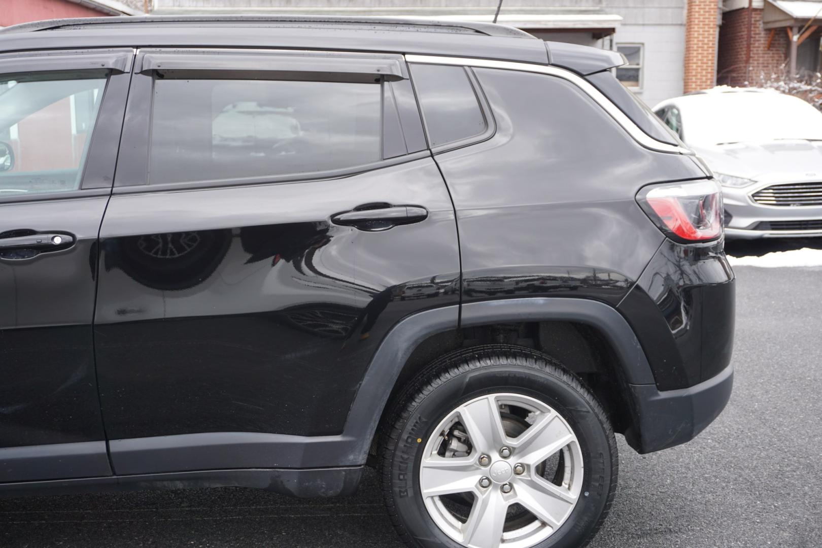 2022 Diamond Black Crystal Pearlcoat /Black JEEP COMPASS LATITUDE (3C4NJDBB5NT) with an MultiAir2 Tigershark 2.4L I-4 variable valve contr engine, located at 312 Centre Ave, Schuylkill Haven, PA, 17972, (570) 593-5278, 40.638130, -76.177383 - Photo#5