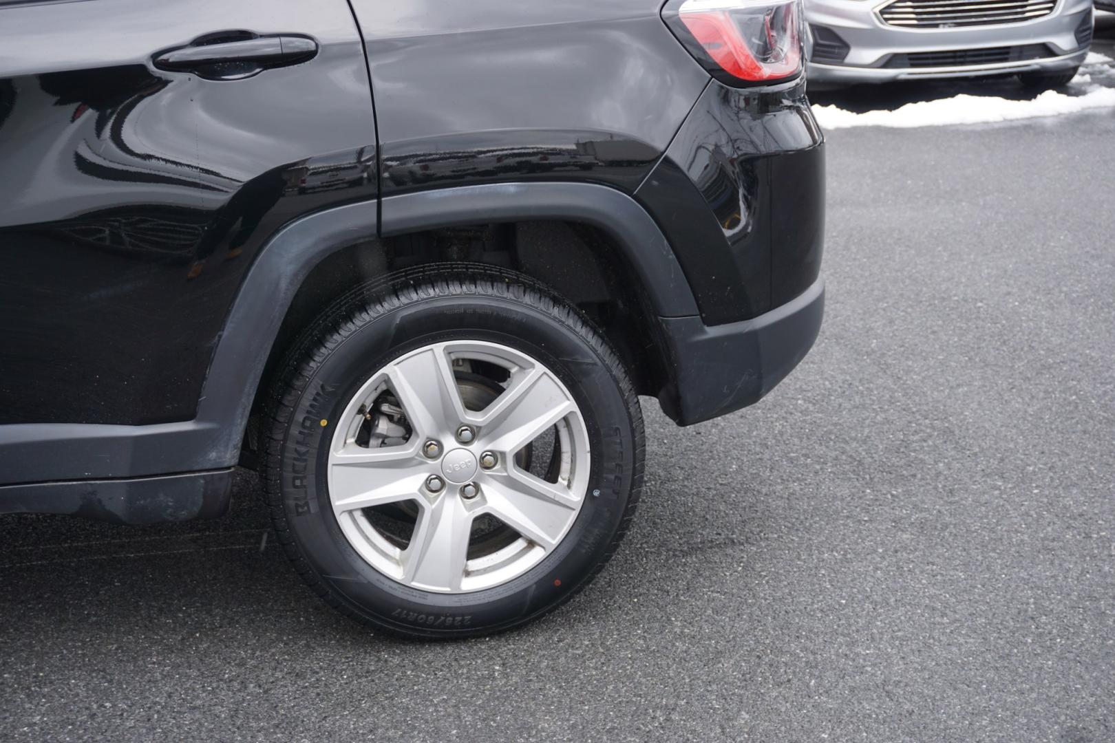 2022 Diamond Black Crystal Pearlcoat /Black JEEP COMPASS LATITUDE (3C4NJDBB5NT) with an MultiAir2 Tigershark 2.4L I-4 variable valve contr engine, located at 312 Centre Ave, Schuylkill Haven, PA, 17972, (570) 593-5278, 40.638130, -76.177383 - Photo#8