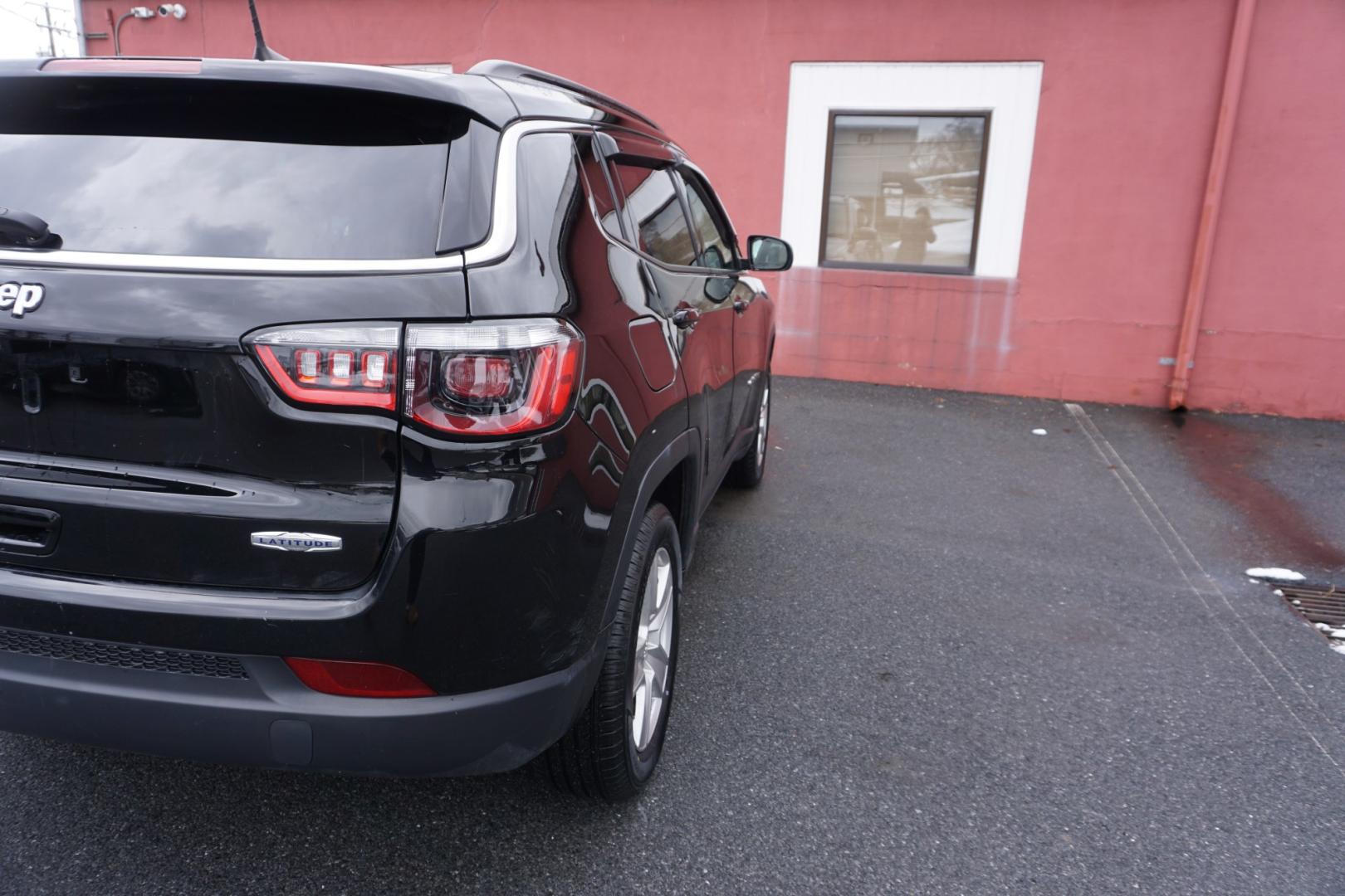2022 Diamond Black Crystal Pearlcoat /Black JEEP COMPASS LATITUDE (3C4NJDBB5NT) with an MultiAir2 Tigershark 2.4L I-4 variable valve contr engine, located at 312 Centre Ave, Schuylkill Haven, PA, 17972, (570) 593-5278, 40.638130, -76.177383 - Photo#11
