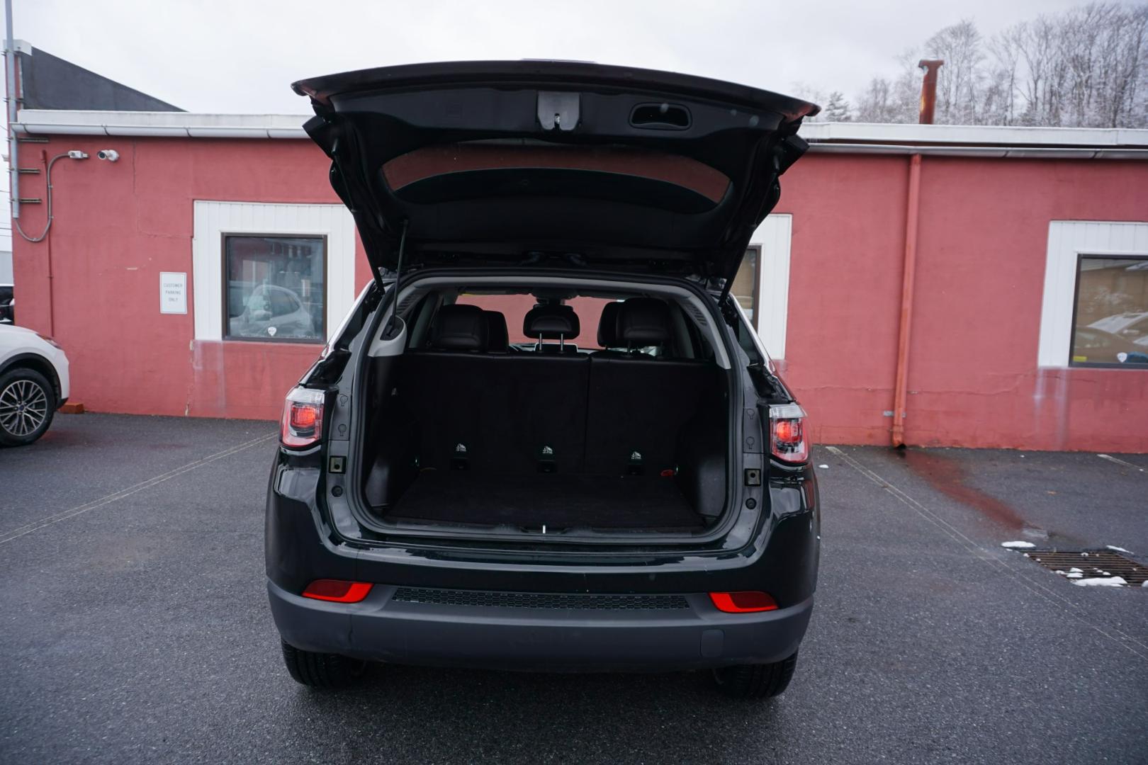 2022 Diamond Black Crystal Pearlcoat /Black JEEP COMPASS LATITUDE (3C4NJDBB5NT) with an MultiAir2 Tigershark 2.4L I-4 variable valve contr engine, located at 312 Centre Ave, Schuylkill Haven, PA, 17972, (570) 593-5278, 40.638130, -76.177383 - Photo#12