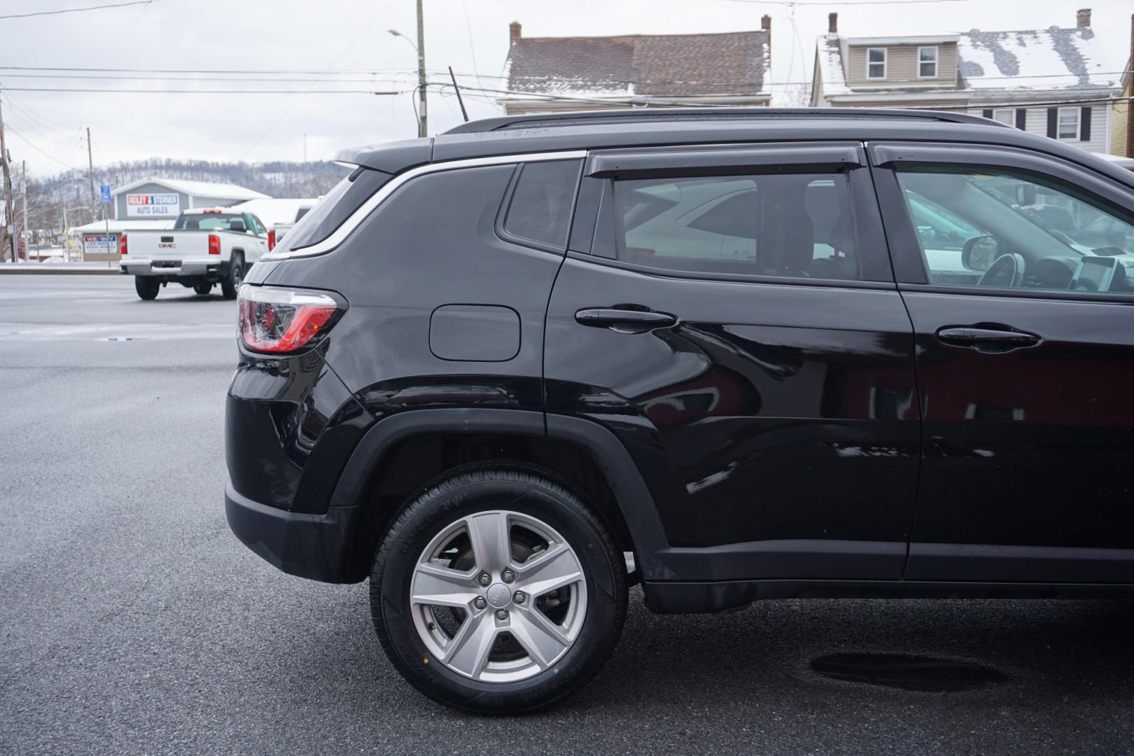 2022 Diamond Black Crystal Pearlcoat /Black JEEP COMPASS LATITUDE (3C4NJDBB5NT) with an MultiAir2 Tigershark 2.4L I-4 variable valve contr engine, located at 312 Centre Ave, Schuylkill Haven, PA, 17972, (570) 593-5278, 40.638130, -76.177383 - Photo#15