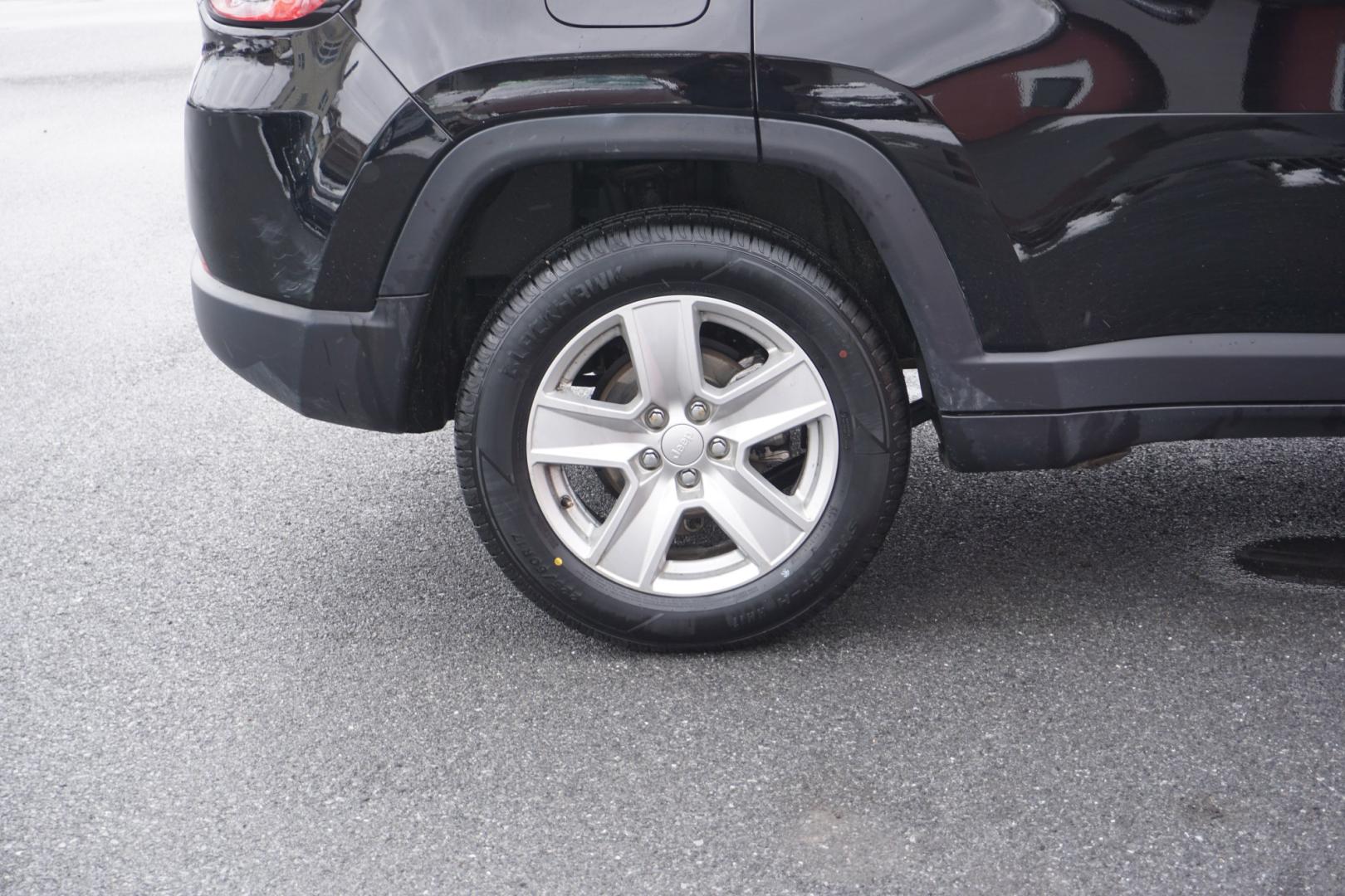 2022 Diamond Black Crystal Pearlcoat /Black JEEP COMPASS LATITUDE (3C4NJDBB5NT) with an MultiAir2 Tigershark 2.4L I-4 variable valve contr engine, located at 312 Centre Ave, Schuylkill Haven, PA, 17972, (570) 593-5278, 40.638130, -76.177383 - Photo#17