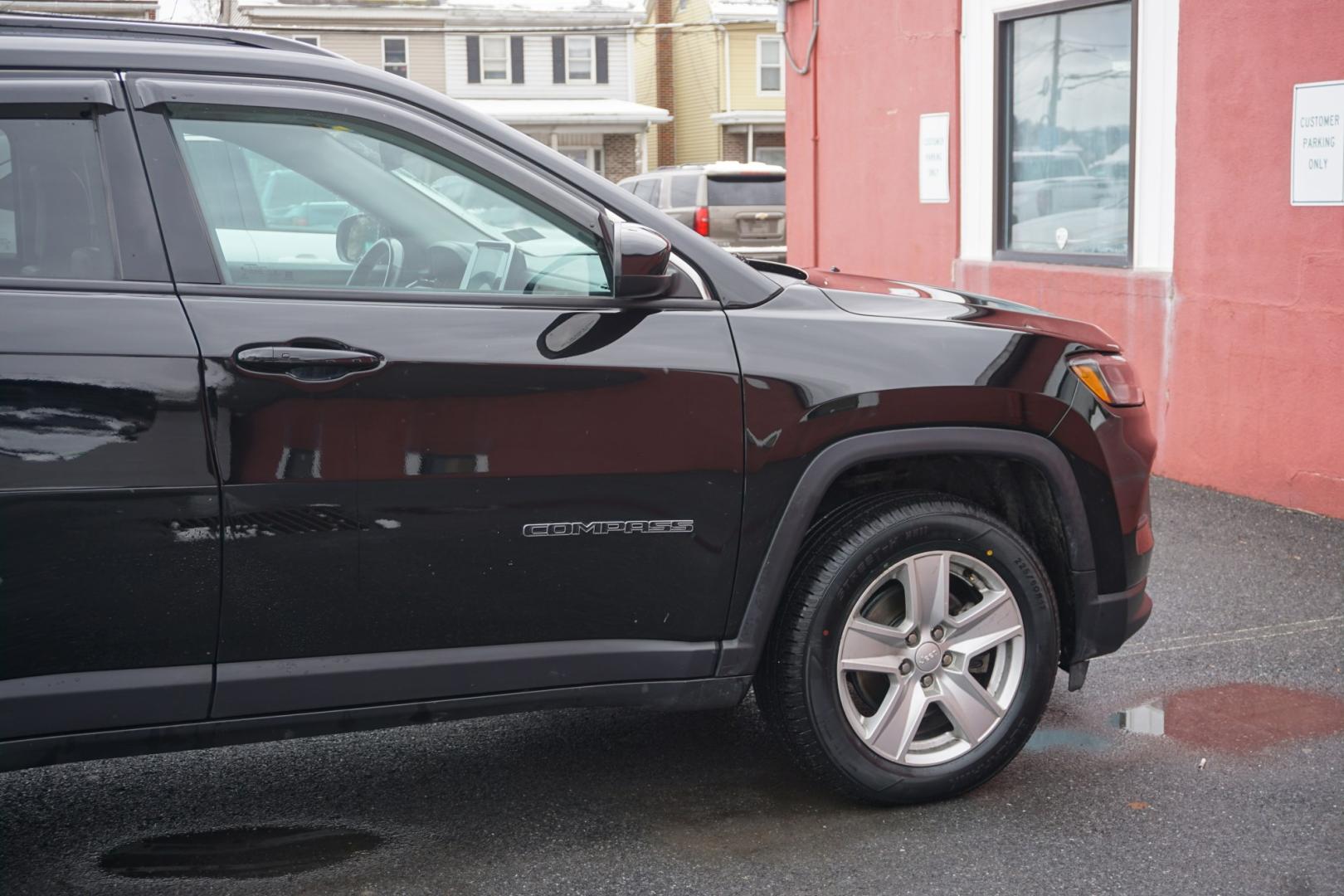 2022 Diamond Black Crystal Pearlcoat /Black JEEP COMPASS LATITUDE (3C4NJDBB5NT) with an MultiAir2 Tigershark 2.4L I-4 variable valve contr engine, located at 312 Centre Ave, Schuylkill Haven, PA, 17972, (570) 593-5278, 40.638130, -76.177383 - Photo#19
