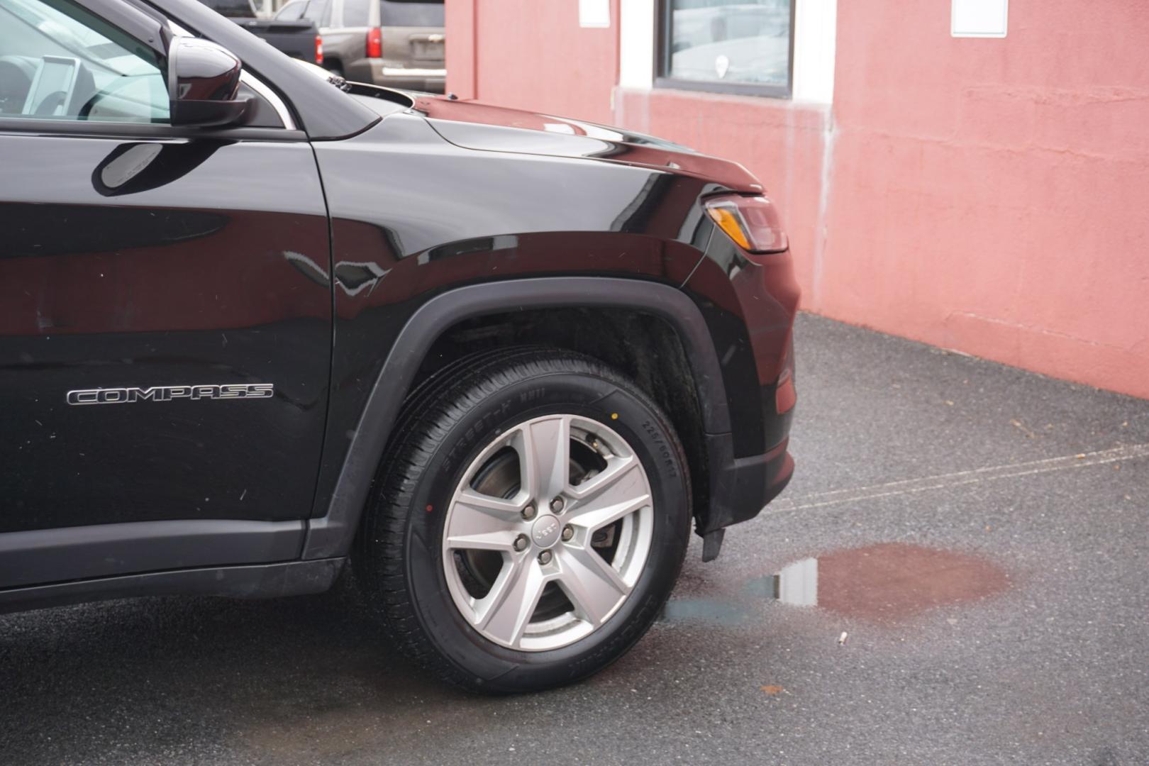 2022 Diamond Black Crystal Pearlcoat /Black JEEP COMPASS LATITUDE (3C4NJDBB5NT) with an MultiAir2 Tigershark 2.4L I-4 variable valve contr engine, located at 312 Centre Ave, Schuylkill Haven, PA, 17972, (570) 593-5278, 40.638130, -76.177383 - Photo#21