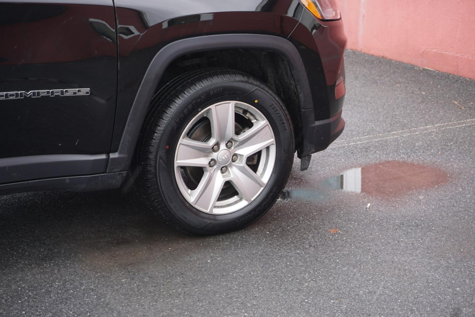 2022 Diamond Black Crystal Pearlcoat /Black JEEP COMPASS LATITUDE (3C4NJDBB5NT) with an MultiAir2 Tigershark 2.4L I-4 variable valve contr engine, located at 312 Centre Ave, Schuylkill Haven, PA, 17972, (570) 593-5278, 40.638130, -76.177383 - Photo#22