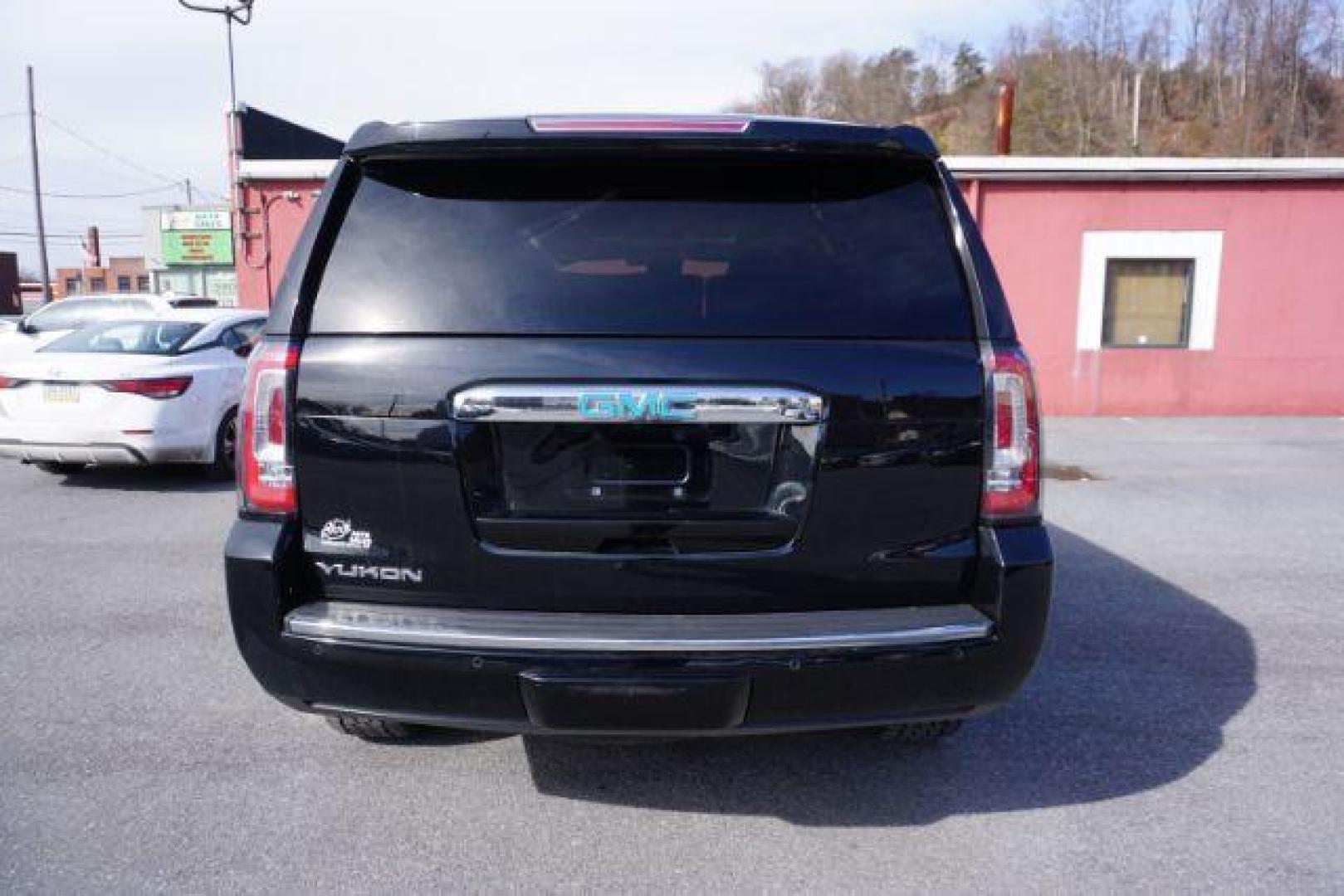 2019 Onyx Black /Jet Black GMC YUKON DENALI (1GKS2CKJ3KR) with an EcoTec3 6.2L V-8 gasoline direct injection engine, located at 312 Centre Ave, Schuylkill Haven, PA, 17972, (570) 593-5278, 40.638130, -76.177383- Photo#10