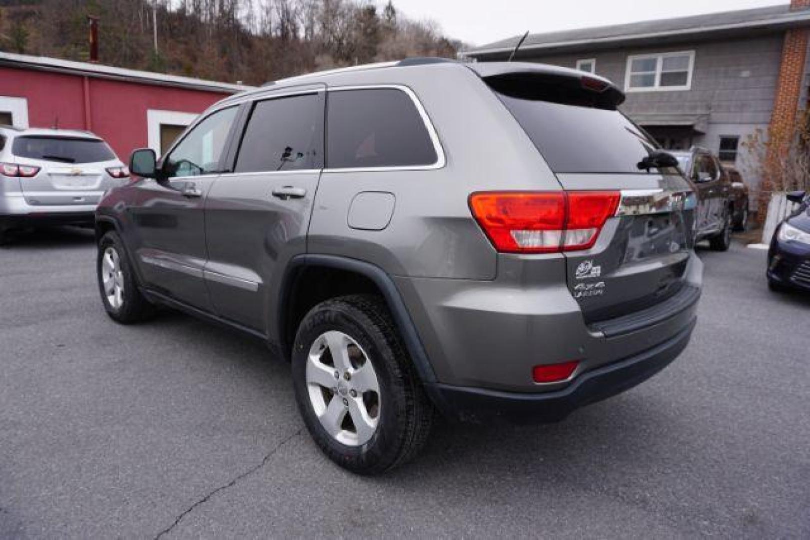 2012 Mineral Gray Metallic Clearcoat /Medium Graystone/Dark Graystone Jeep Grand Cherokee Laredo (1C4RJFAGXCC) , located at 312 Centre Ave, Schuylkill Haven, PA, 17972, (570) 593-5278, 40.638130, -76.177383 - Photo#9