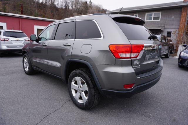 2012 Mineral Gray Metallic Clearcoat /Medium Graystone/Dark Graystone Jeep Grand Cherokee Laredo (1C4RJFAGXCC) , located at 312 Centre Ave, Schuylkill Haven, PA, 17972, (570) 593-5278, 40.638130, -76.177383 - Photo#9